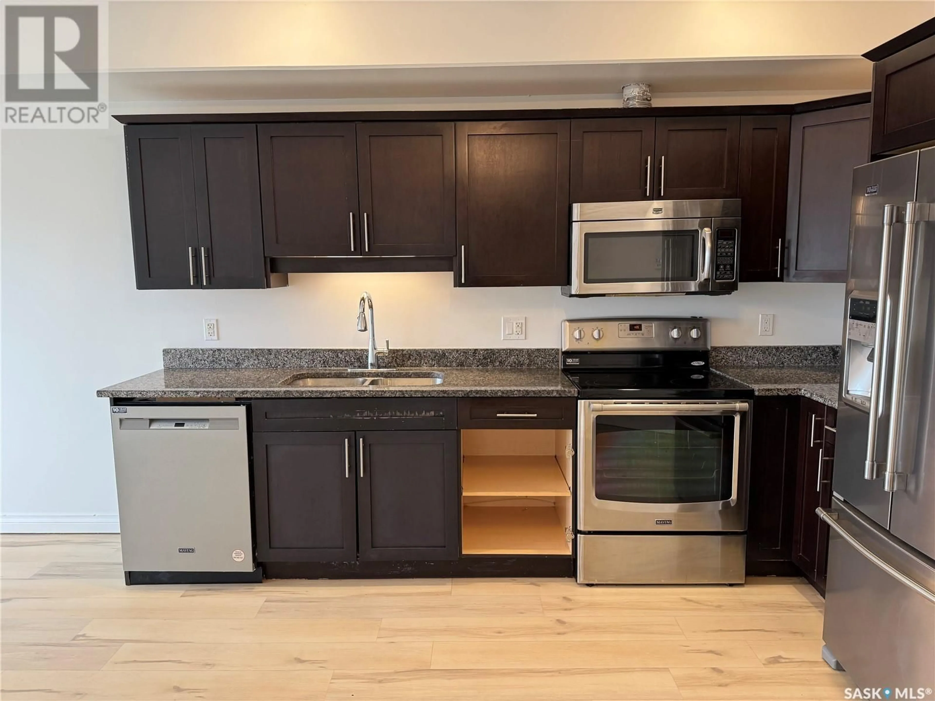 Standard kitchen, wood floors for 207 412 Willowgrove SQUARE, Saskatoon Saskatchewan S7W0T4