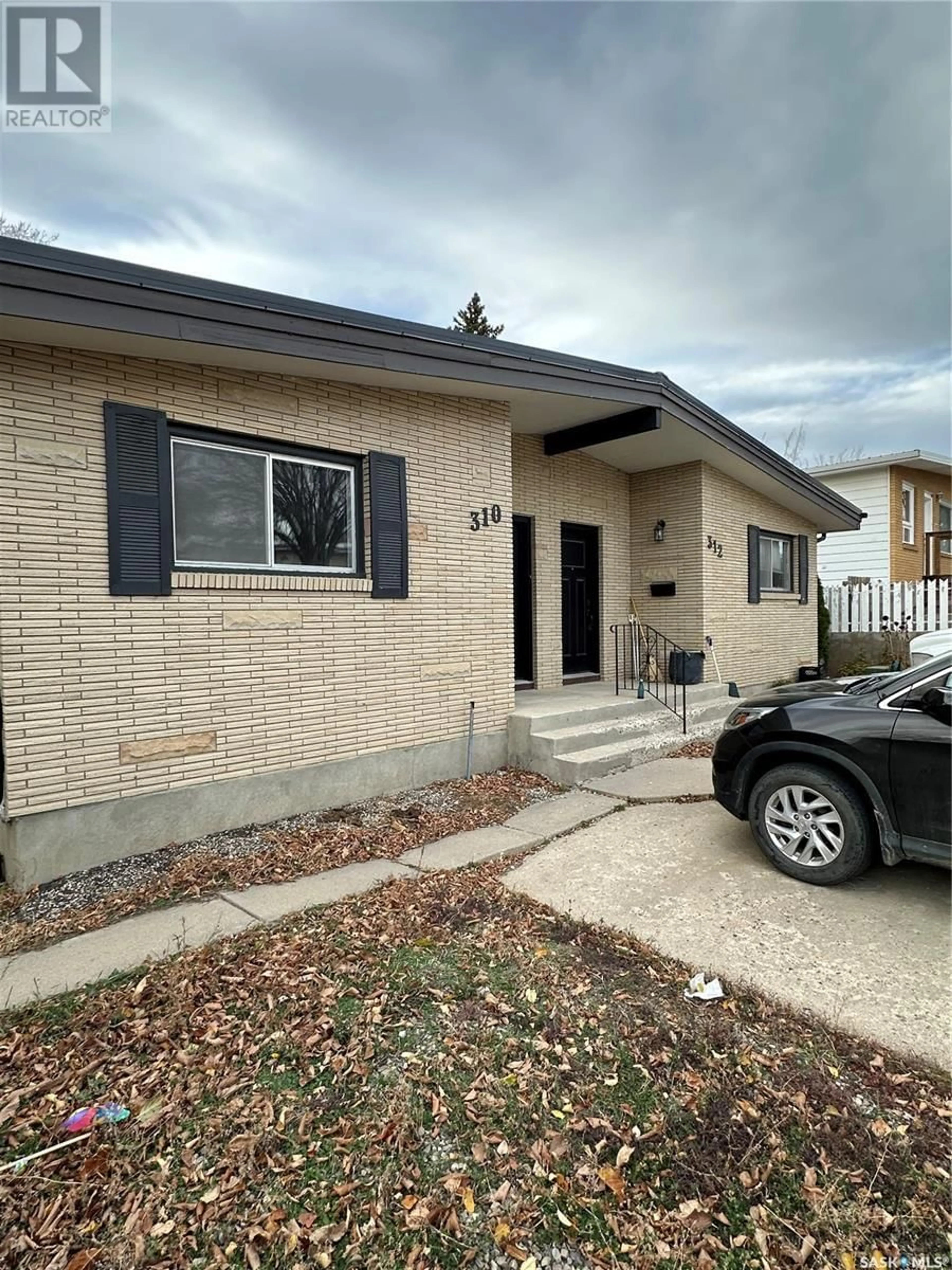 Frontside or backside of a home, the front or back of building for 312 Macdonald DRIVE, Swift Current Saskatchewan S9H1L7