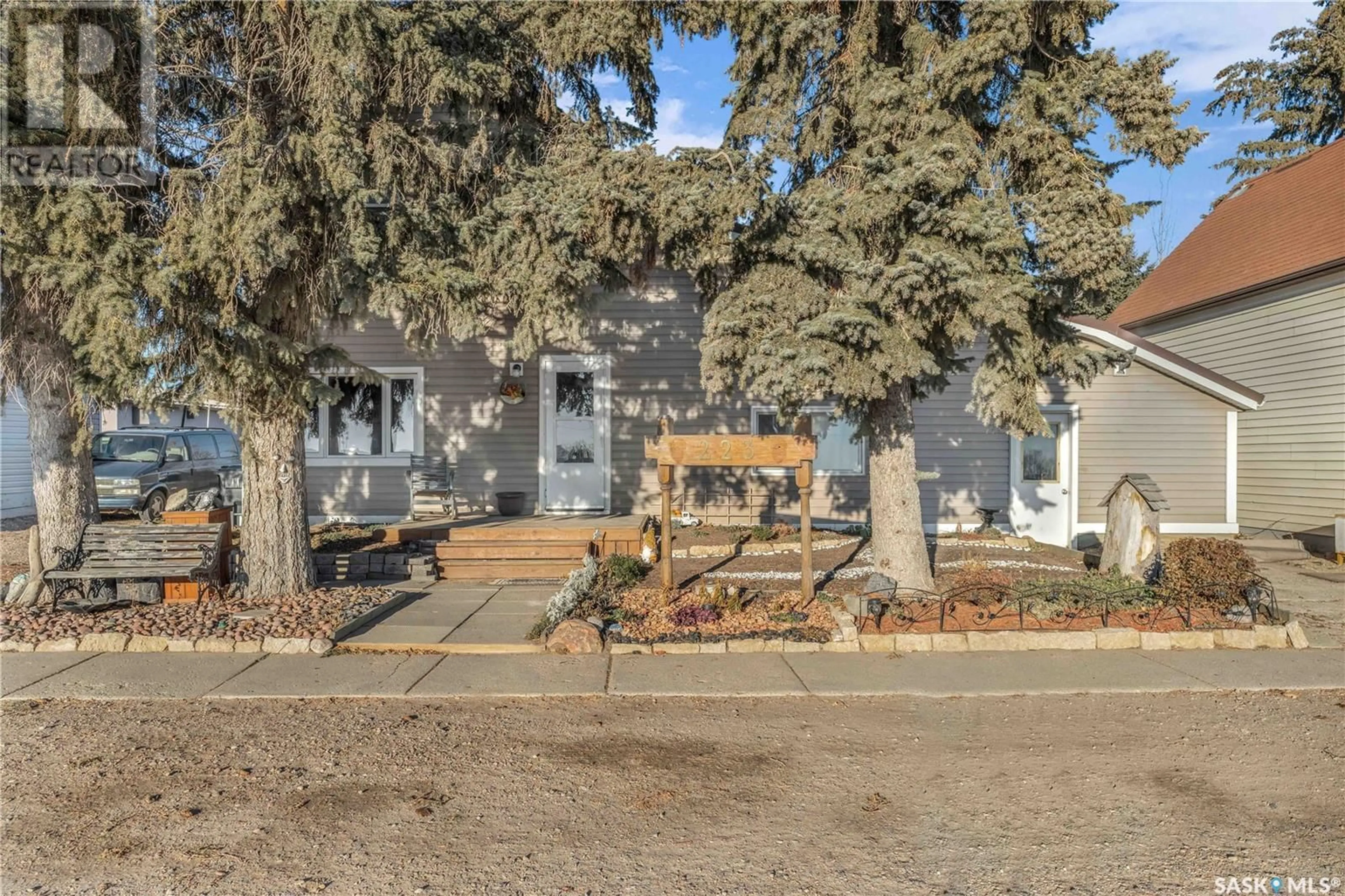 A pic from exterior of the house or condo, the street view for 223 Railway AVENUE, Vibank Saskatchewan S0G4Y0