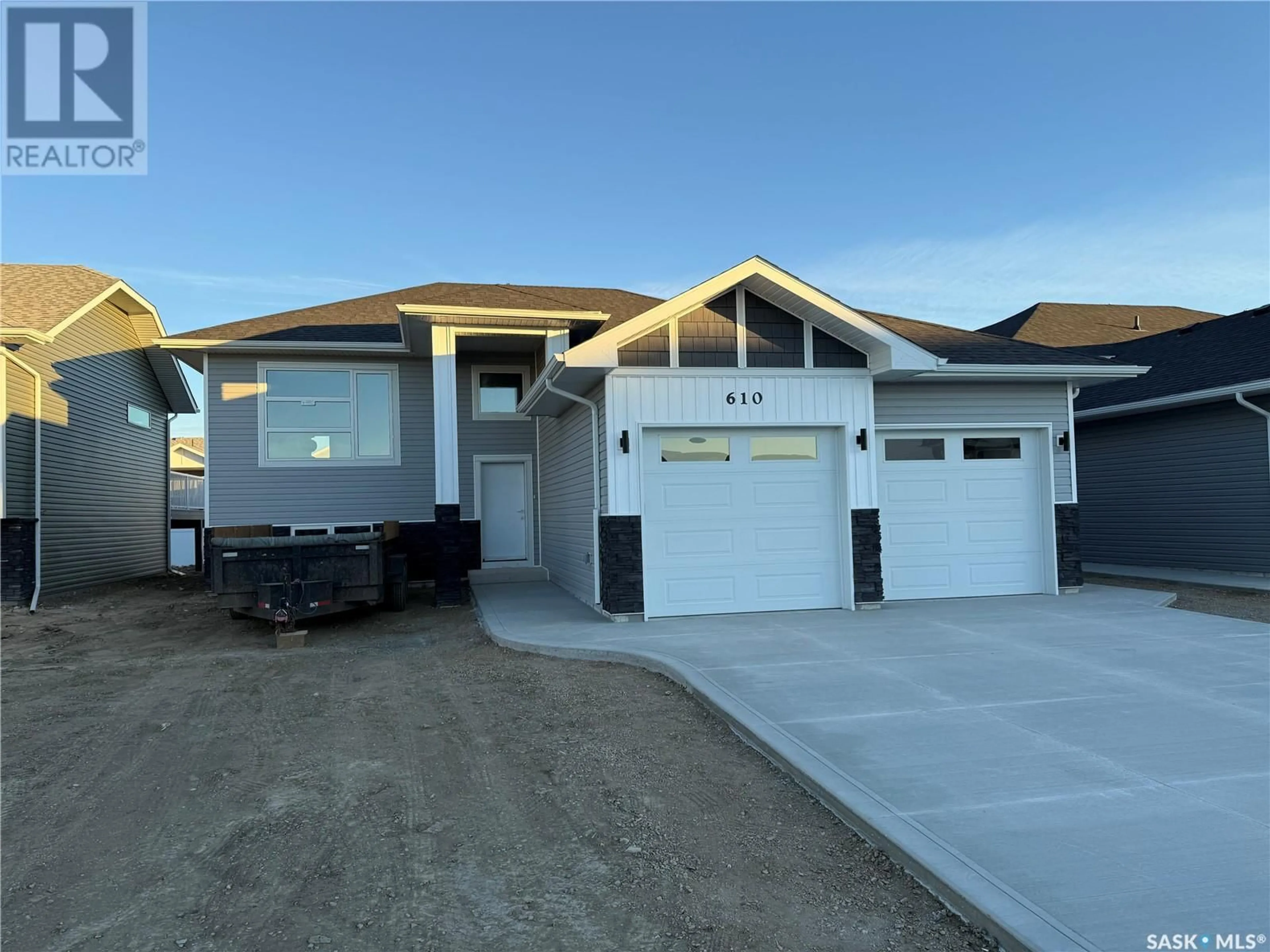 Frontside or backside of a home, the street view for 610 Weir CRESCENT, Warman Saskatchewan S0K4S1