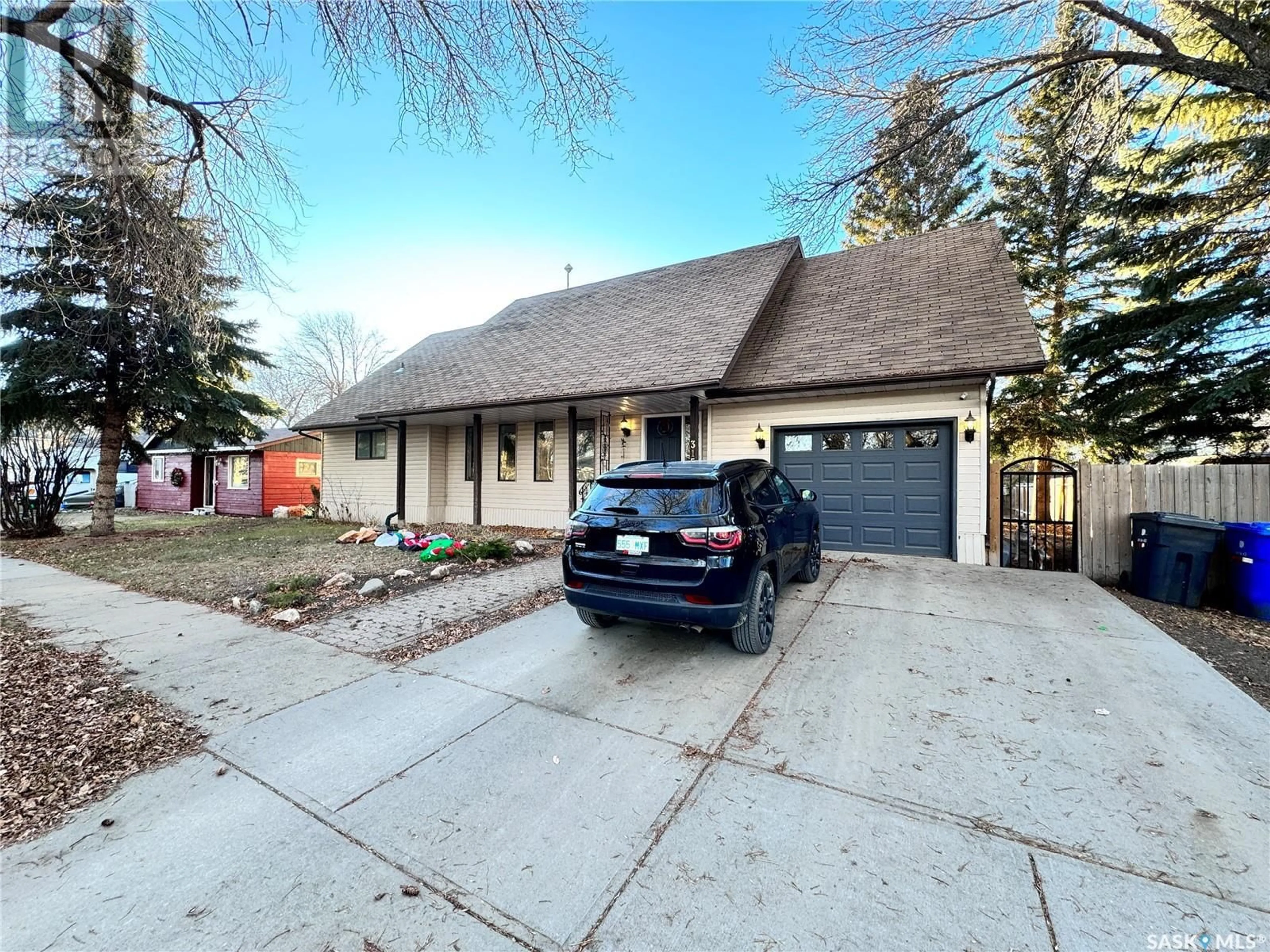 A pic from exterior of the house or condo, the street view for 315 Albert STREET, Radisson Saskatchewan S0K3L0