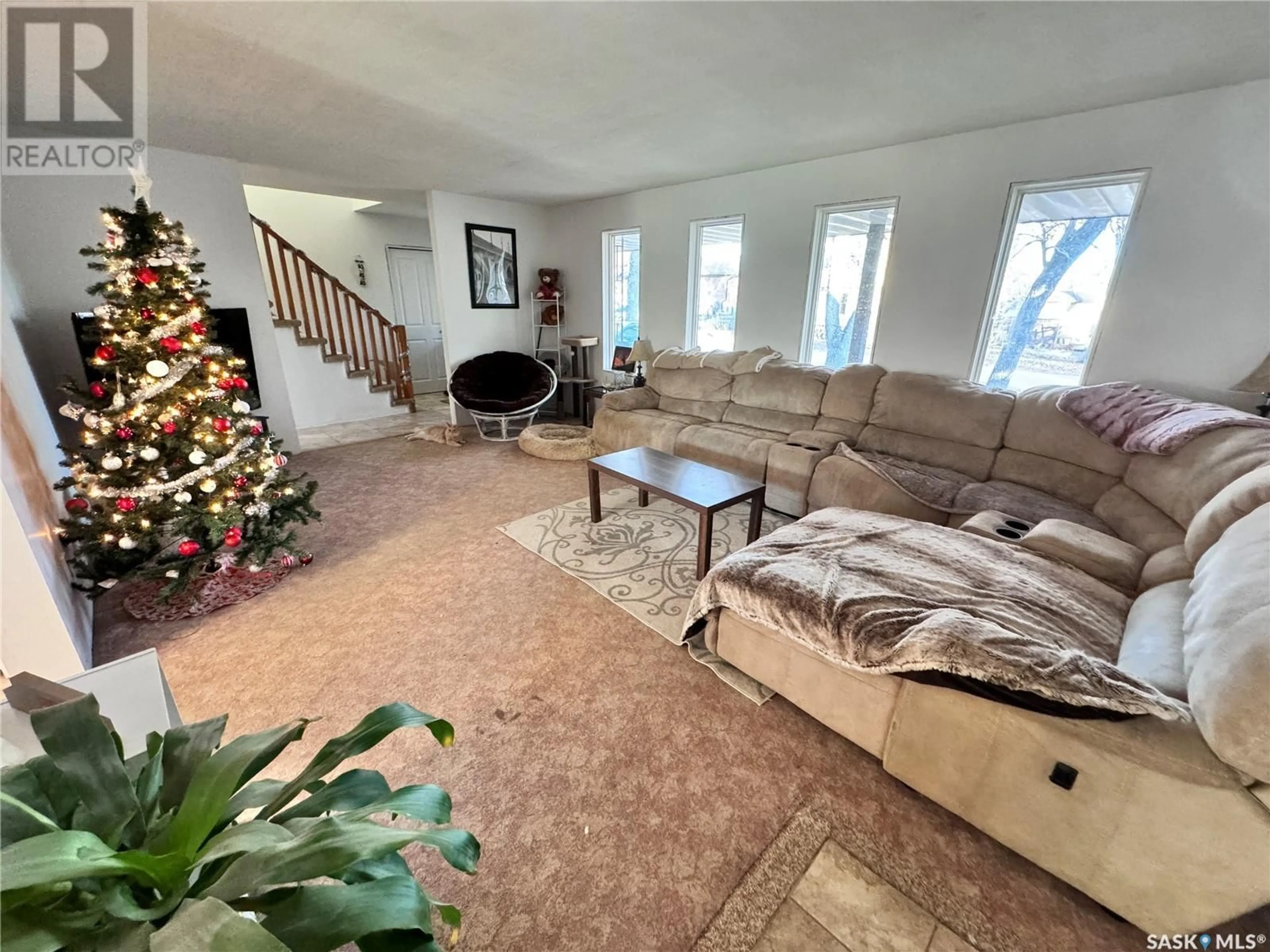 Living room, carpet floors for 315 Albert STREET, Radisson Saskatchewan S0K3L0