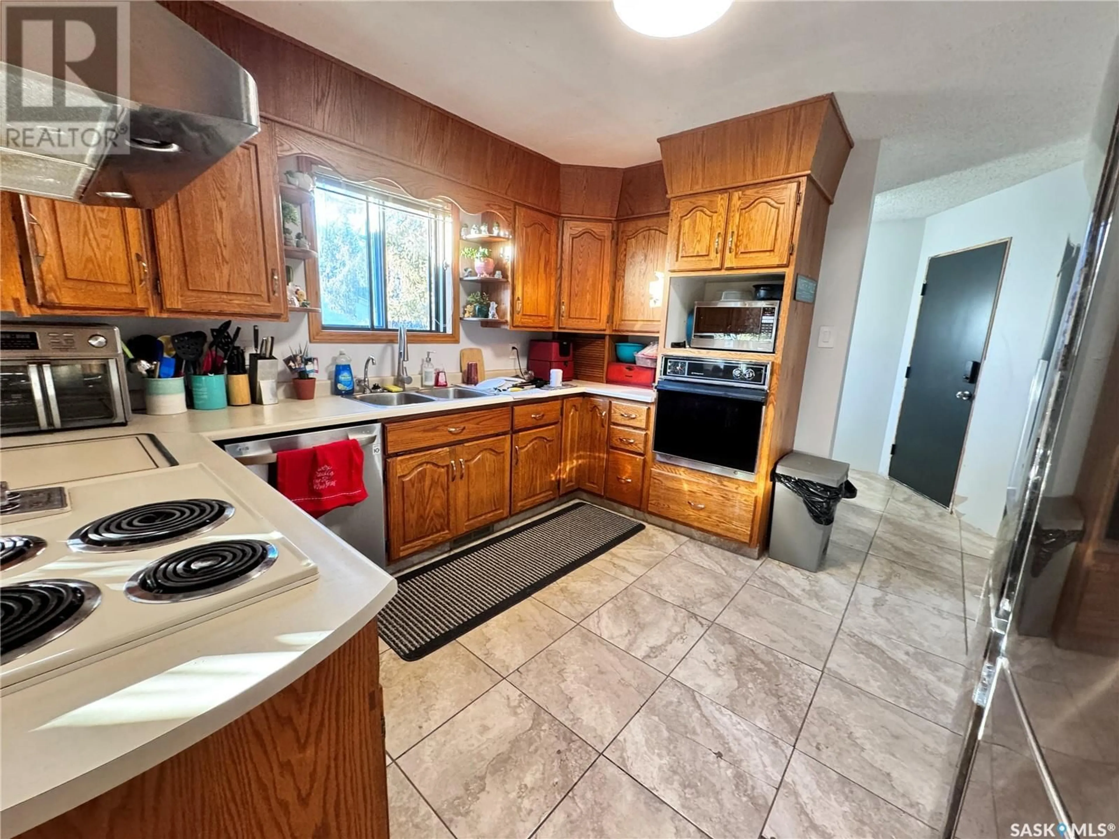 Kitchen, wood floors, cottage for 315 Albert STREET, Radisson Saskatchewan S0K3L0