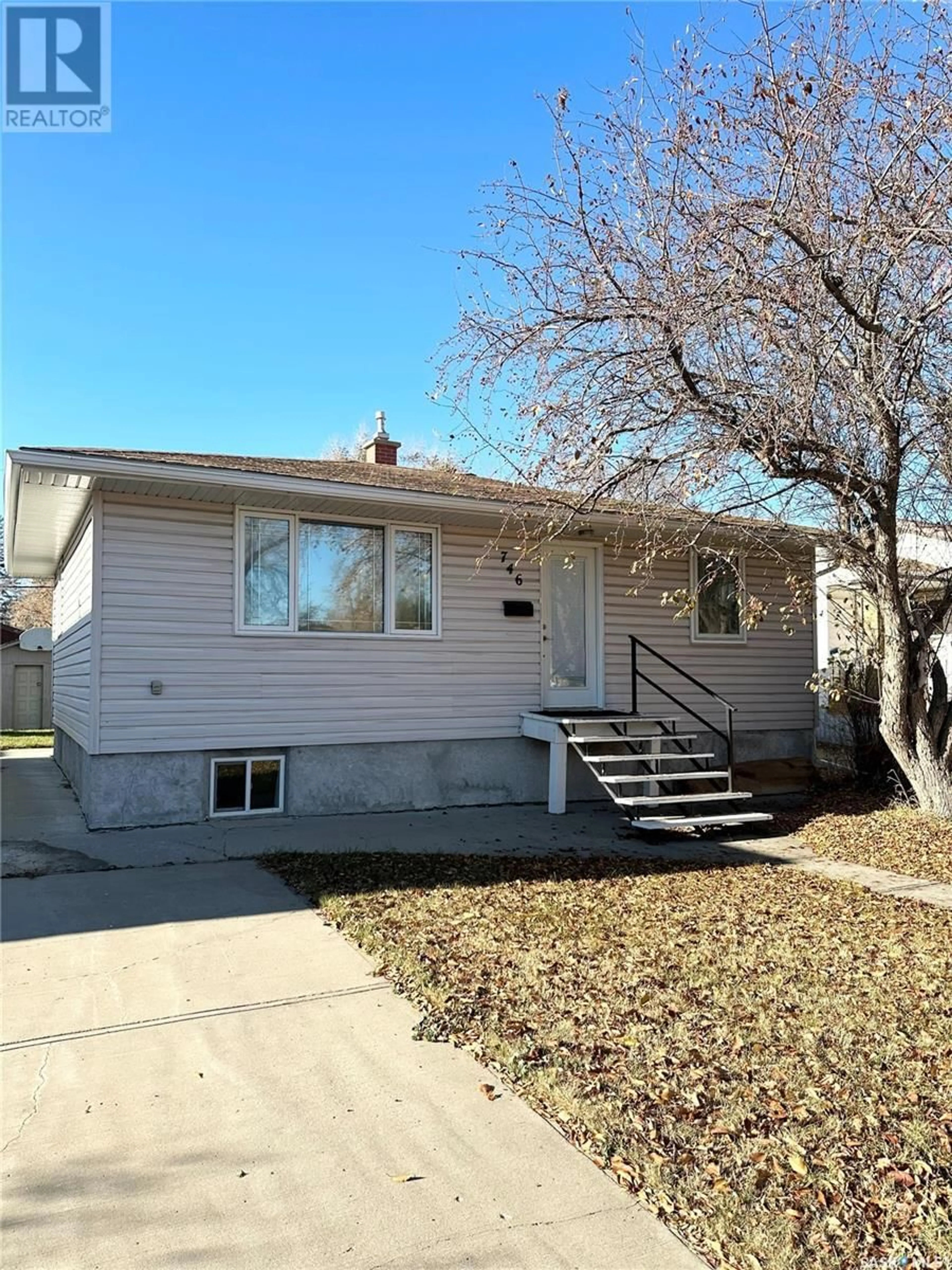 Frontside or backside of a home for 746 Montague STREET, Regina Saskatchewan S4T3G9