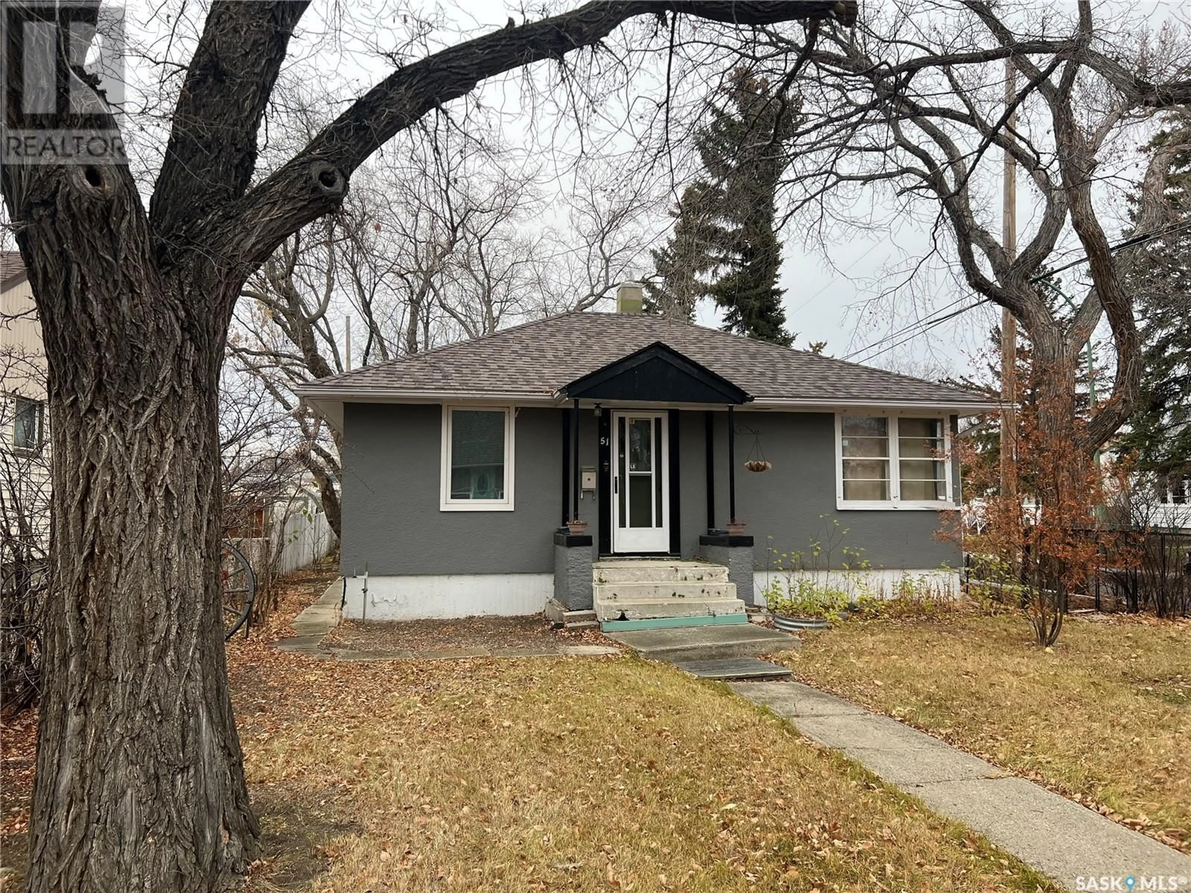 Frontside or backside of a home, cottage for 51 Elizabeth CRESCENT, Regina Saskatchewan S4T5W3