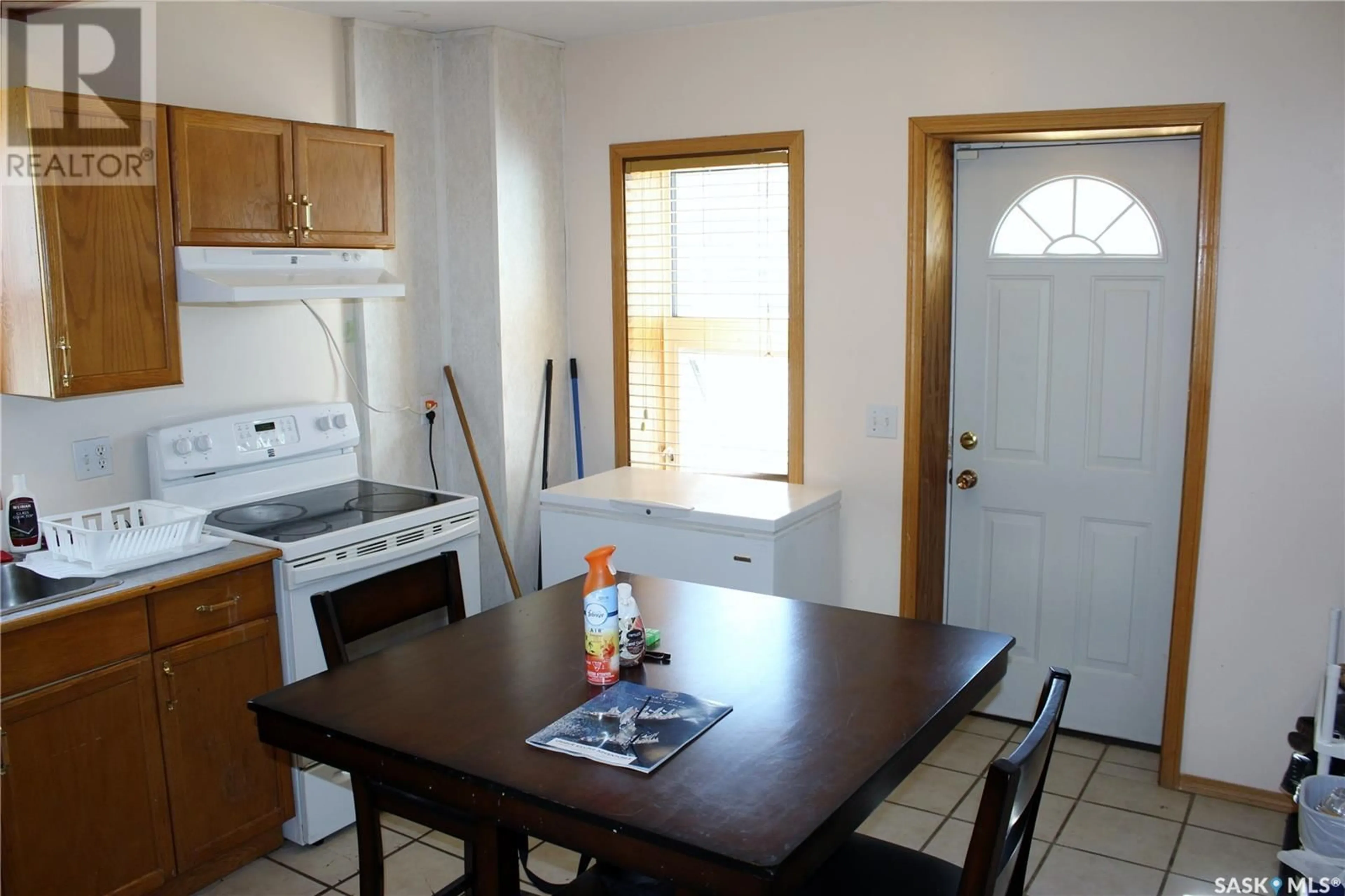 Standard kitchen, wood floors, cottage for 3 2nd AVENUE, Weyburn Saskatchewan S4H1W7