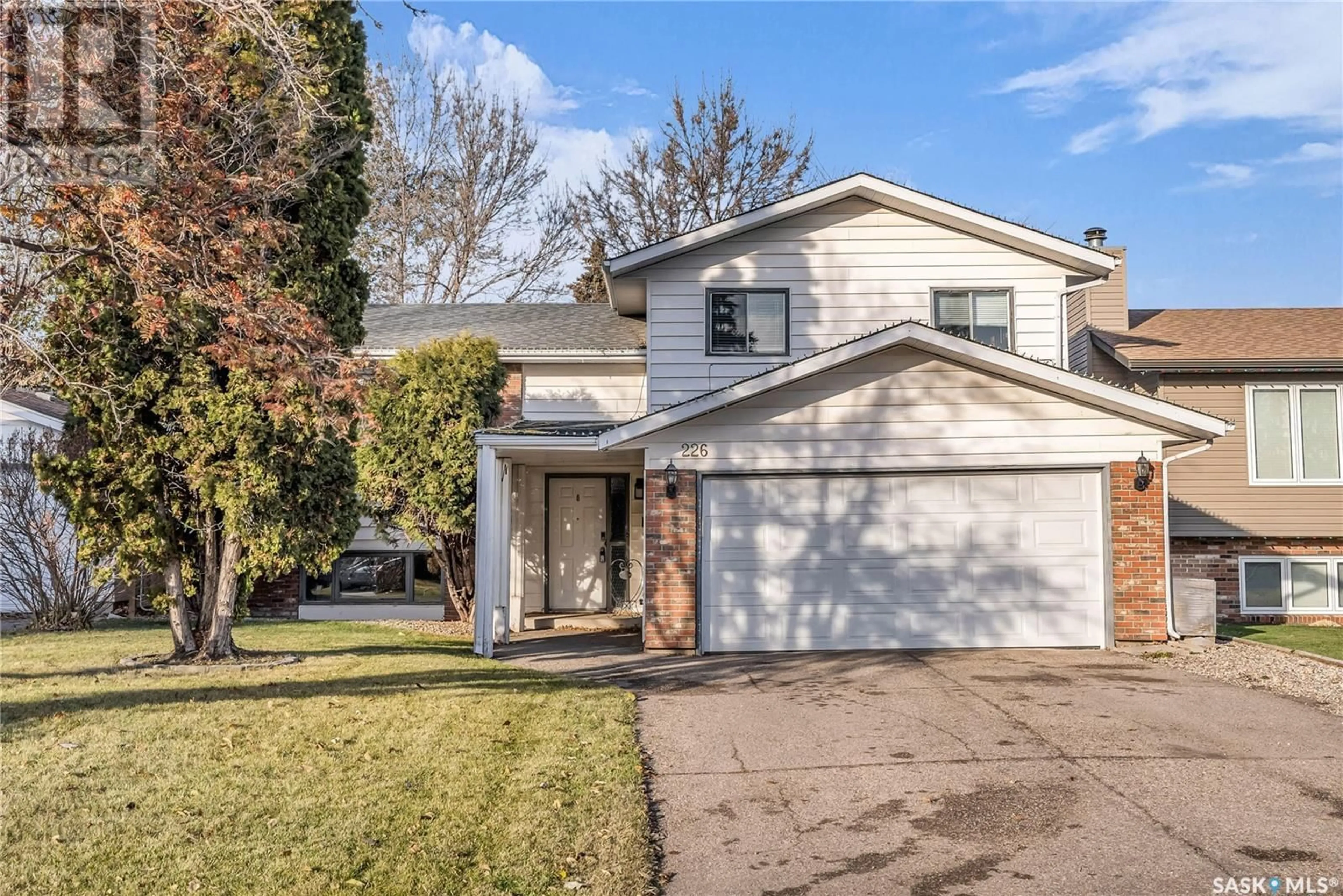 Frontside or backside of a home, the street view for 226 Rossmo ROAD, Saskatoon Saskatchewan S7N2V9