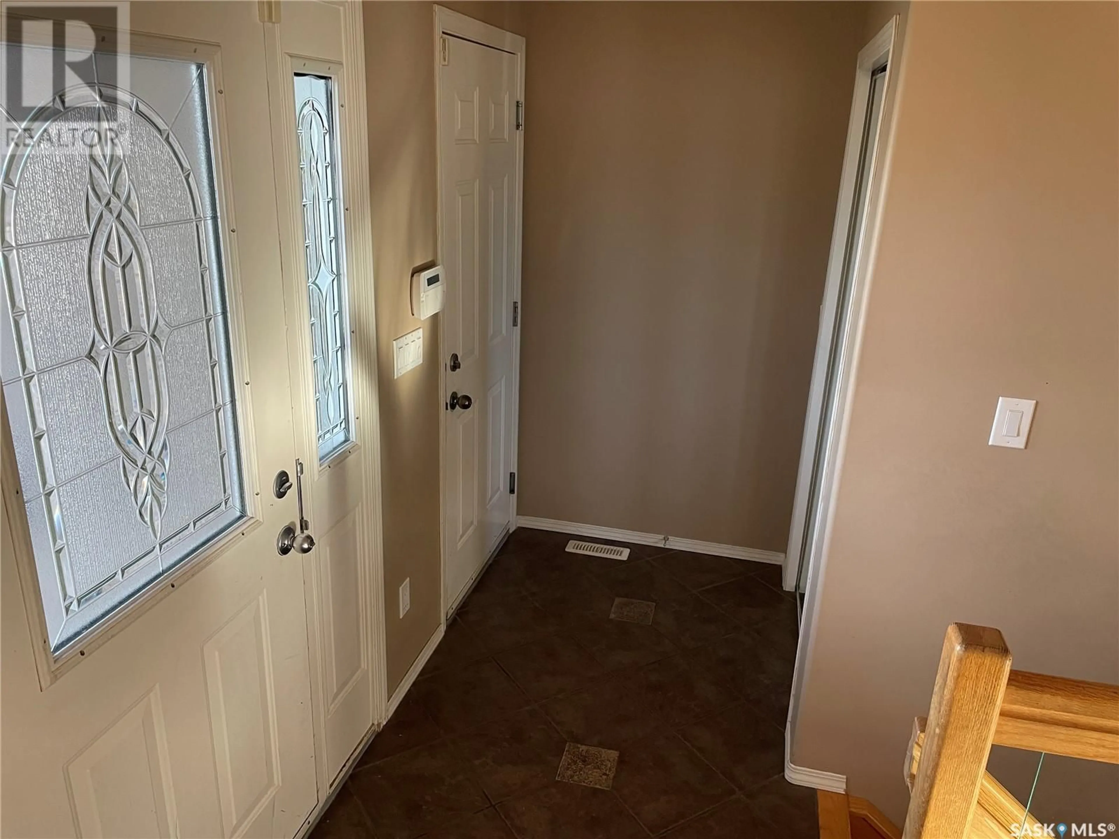 Indoor entryway, not visible floor for 643 Briarvale TERRACE, Saskatoon Saskatchewan S7K1N3