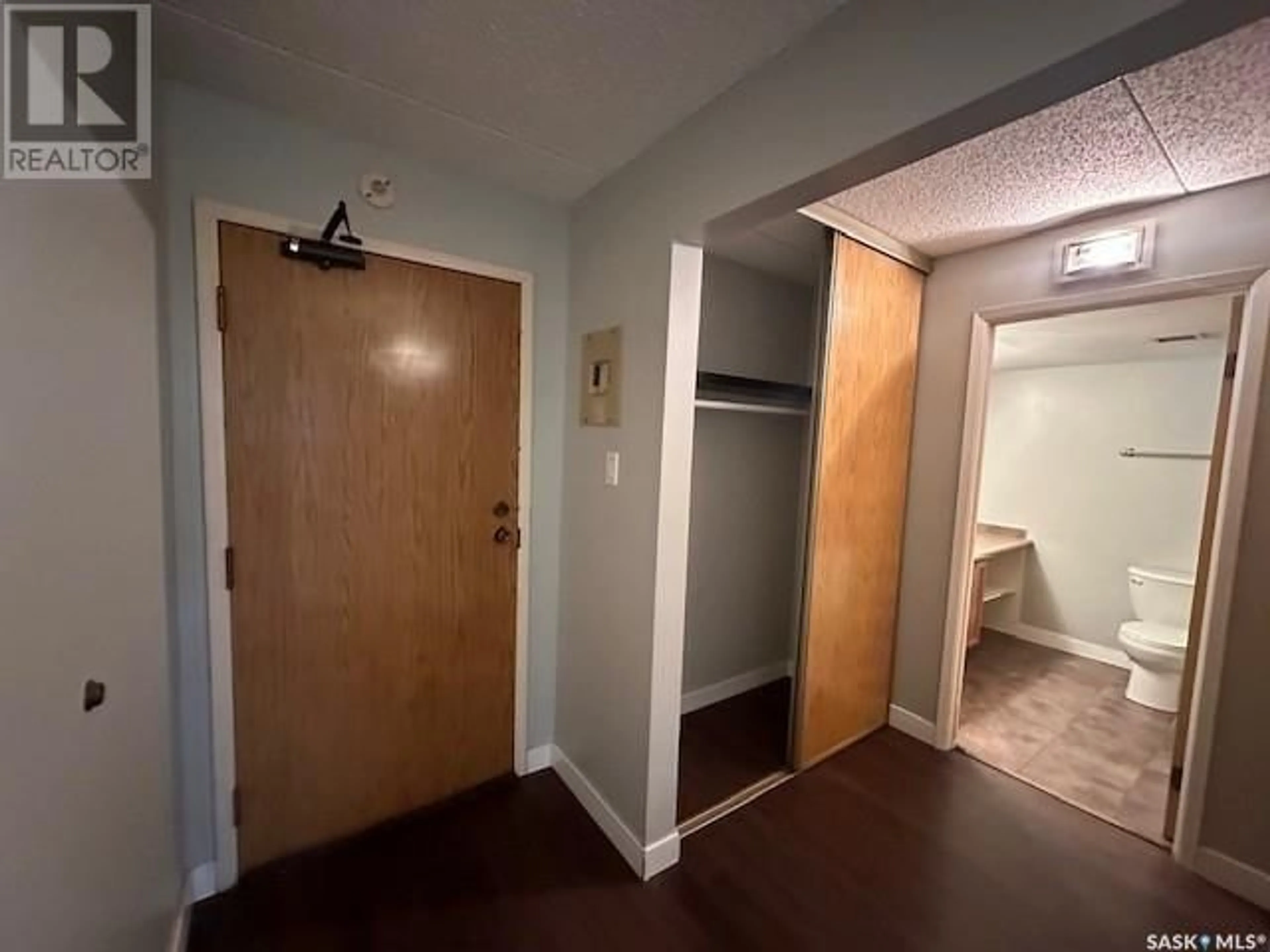 Indoor entryway, unknown floor for 212 2125 Osler STREET, Regina Saskatchewan S4P4G9