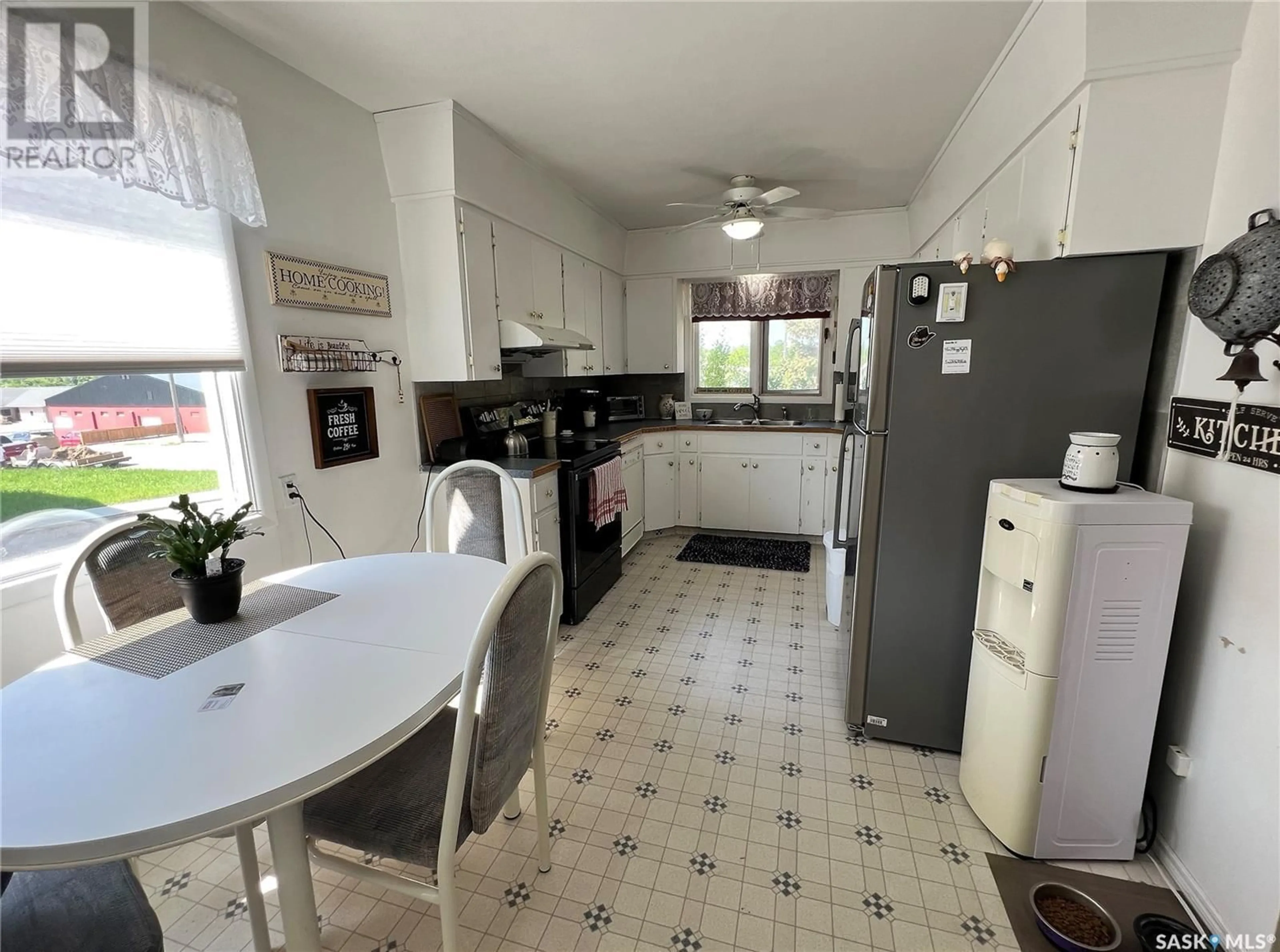 Standard kitchen, ceramic/tile floor for 231 18TH AVENUE, Swift Current Saskatchewan S9H2Y2