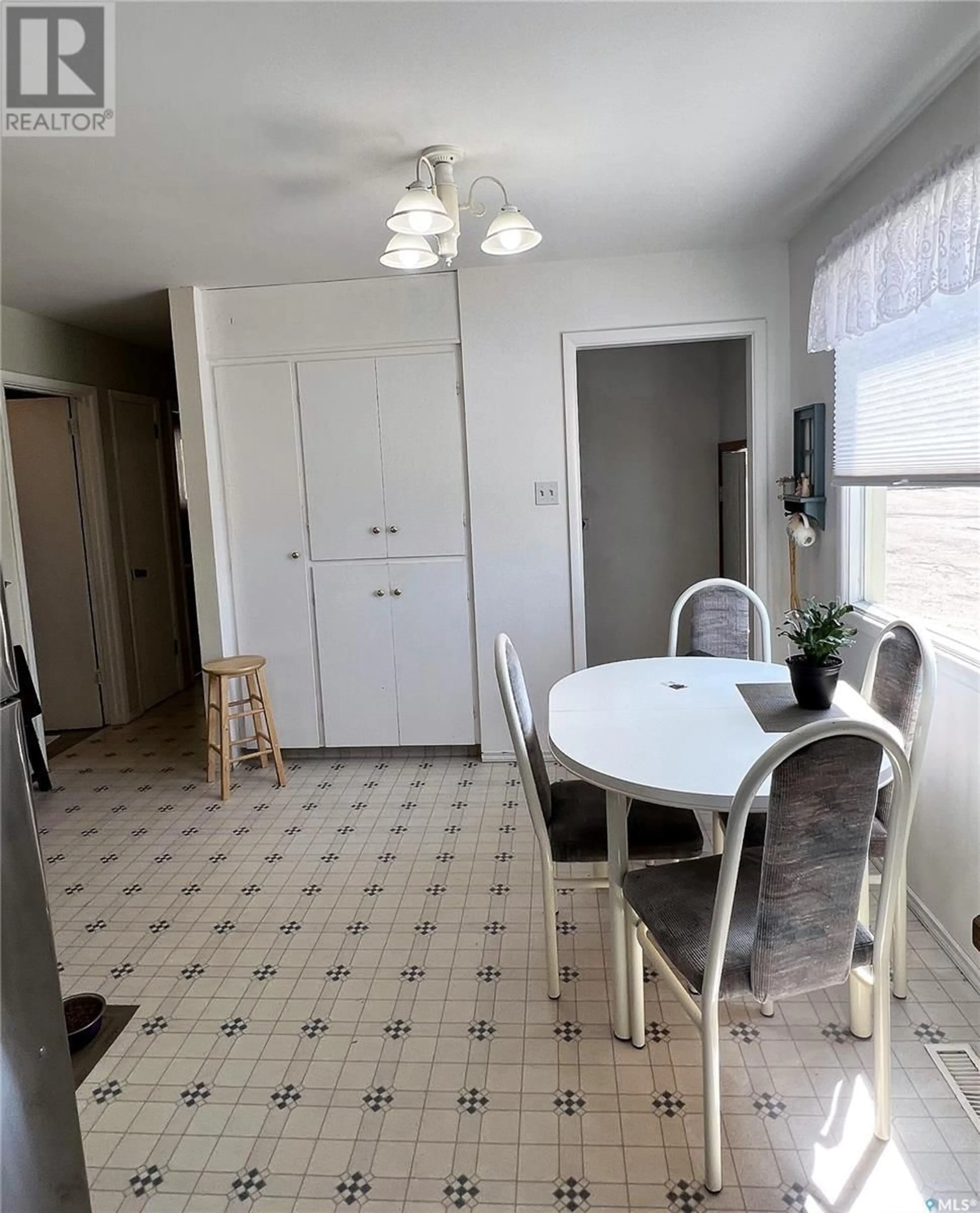 Dining room, not visible floor, cottage for 231 18th AVENUE NE, Swift Current Saskatchewan S9H2Y2