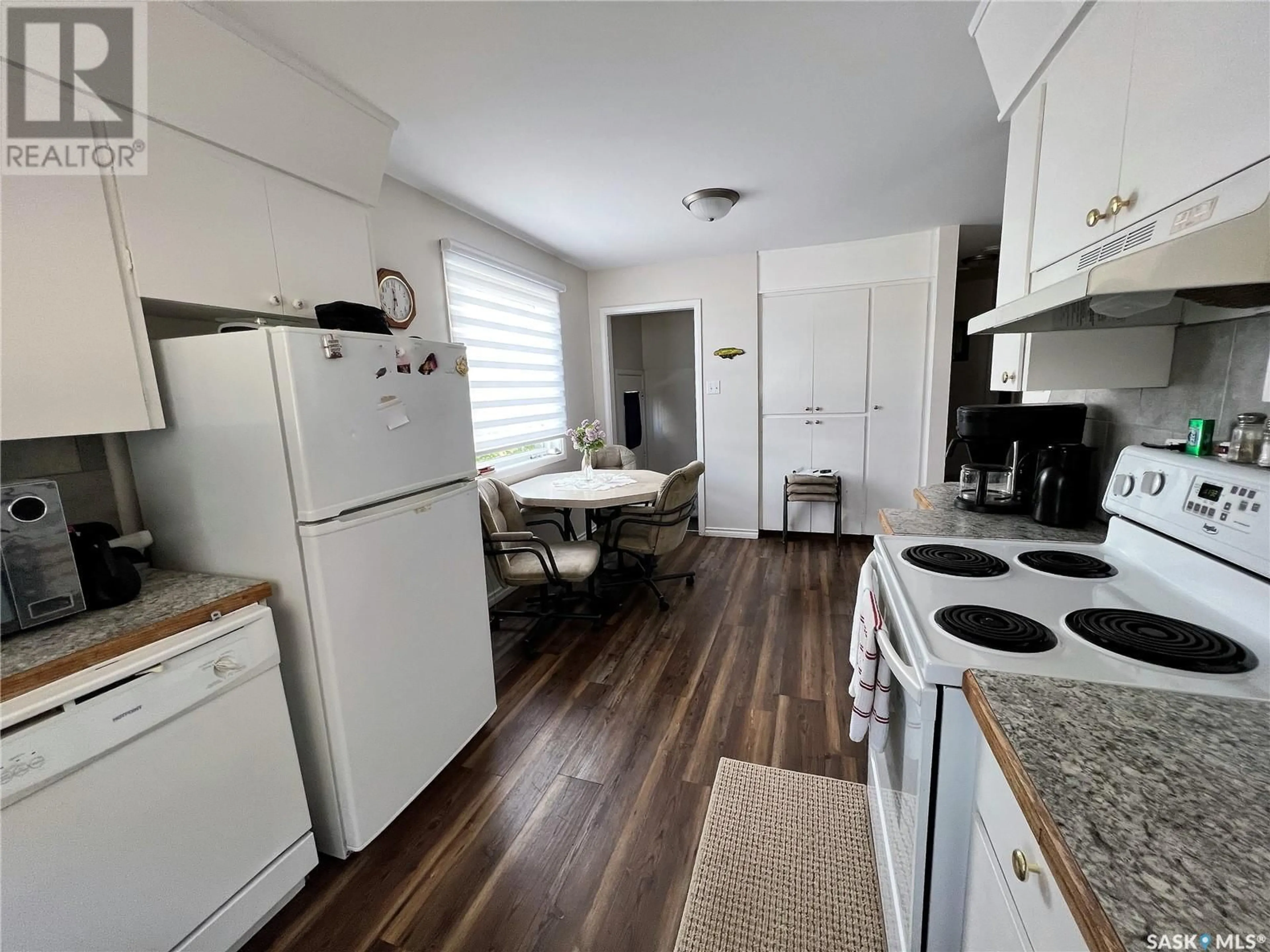 Standard kitchen, unknown for 233 18TH AVENUE, Swift Current Saskatchewan S9H2Y2