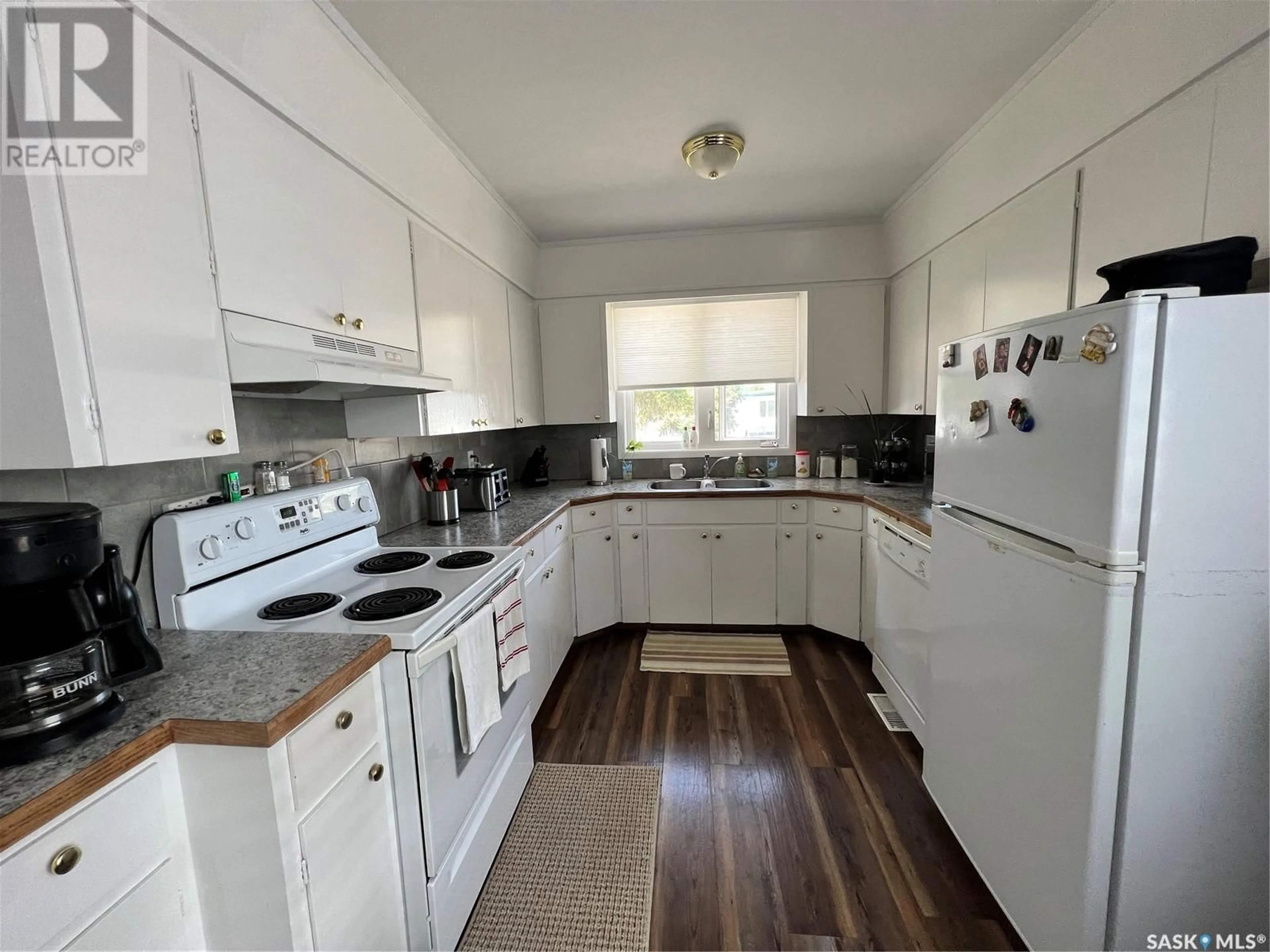 Standard kitchen, unknown for 233 18TH AVENUE, Swift Current Saskatchewan S9H2Y2