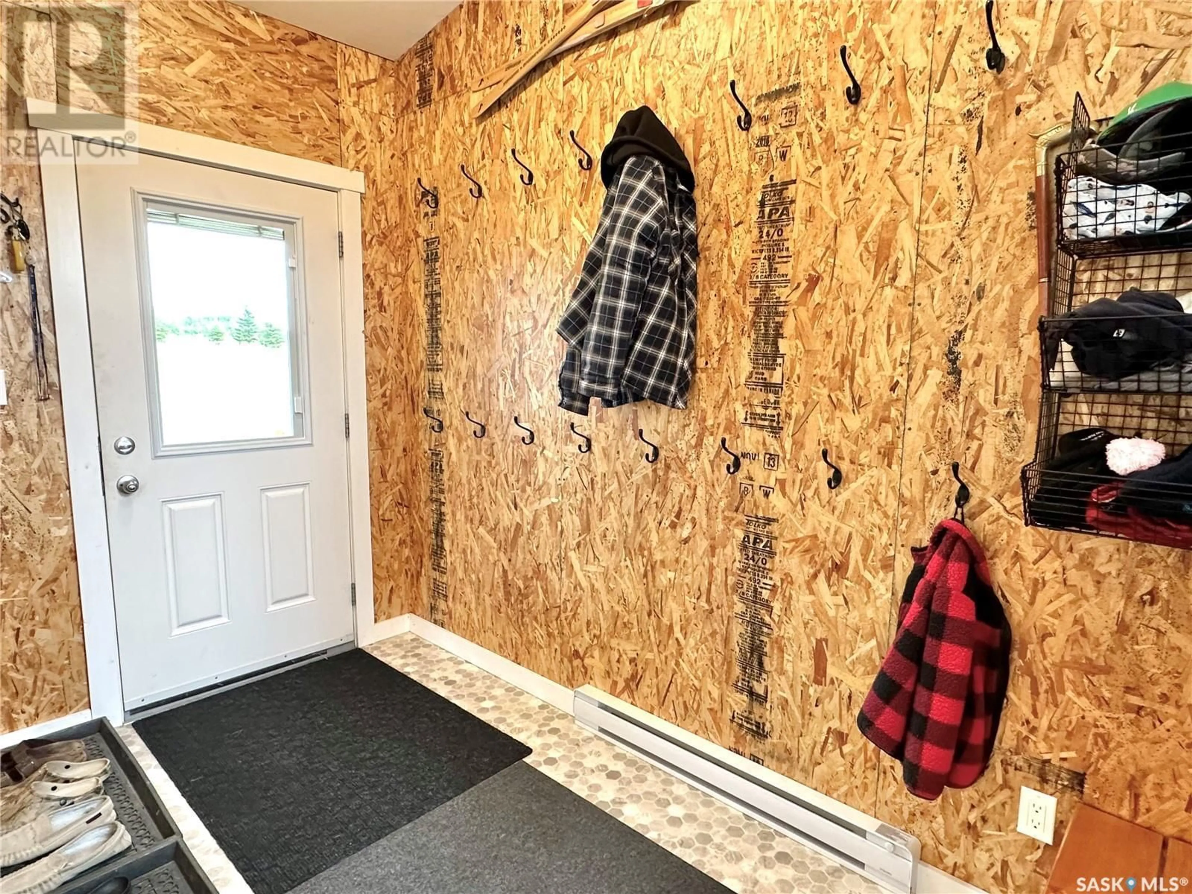 Indoor entryway, wood floors for 117 Ravine ROAD, Big Shell Saskatchewan S0J2G0