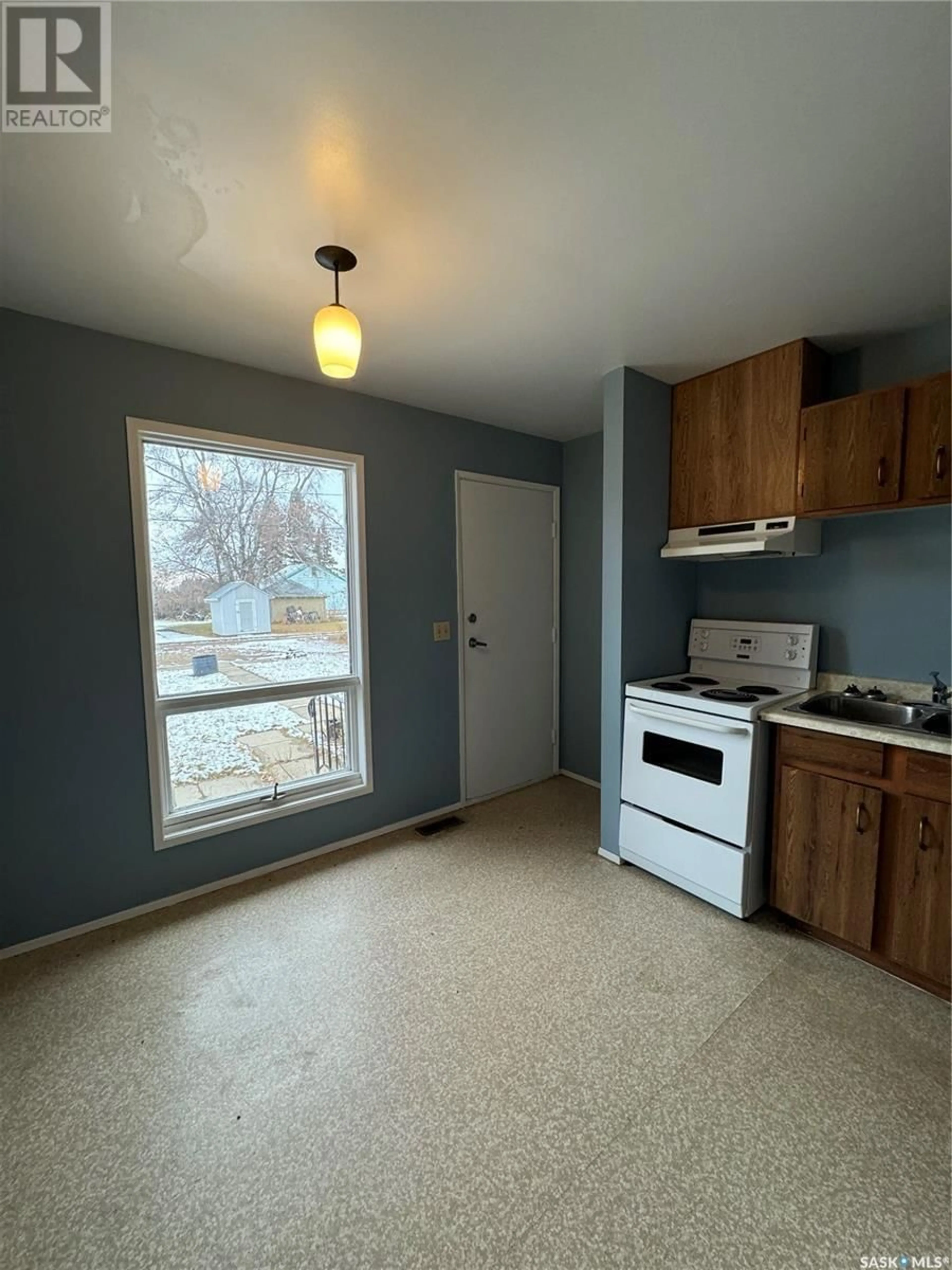 A pic of a room, unknown floor for 108/110 1st AVENUE N, Hyas Saskatchewan S0A1K0