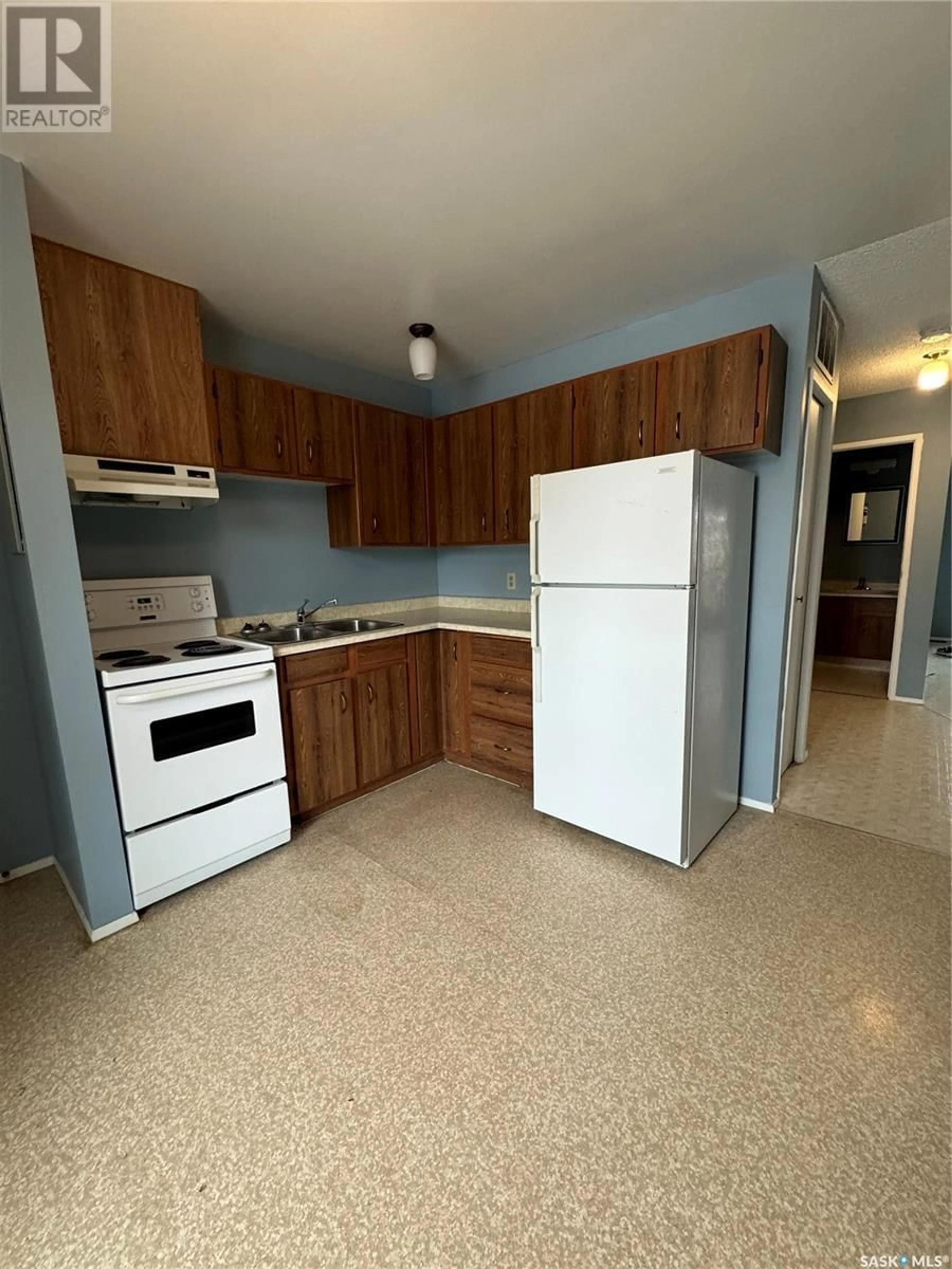 Standard kitchen, unknown floor, cottage for 108/110 1st AVENUE N, Hyas Saskatchewan S0A1K0