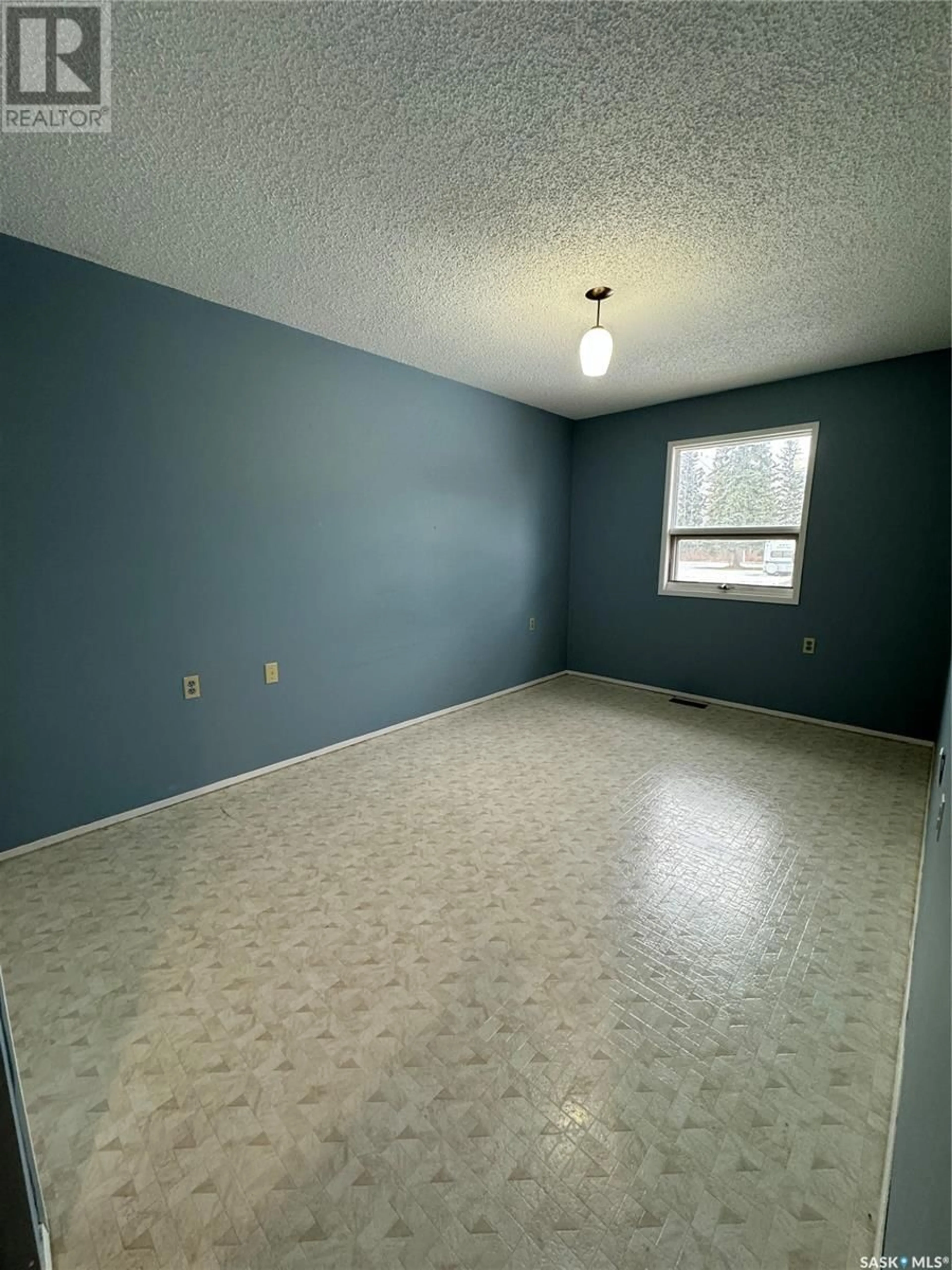 A pic of a room, unknown floor for 108/110 1st AVENUE N, Hyas Saskatchewan S0A1K0