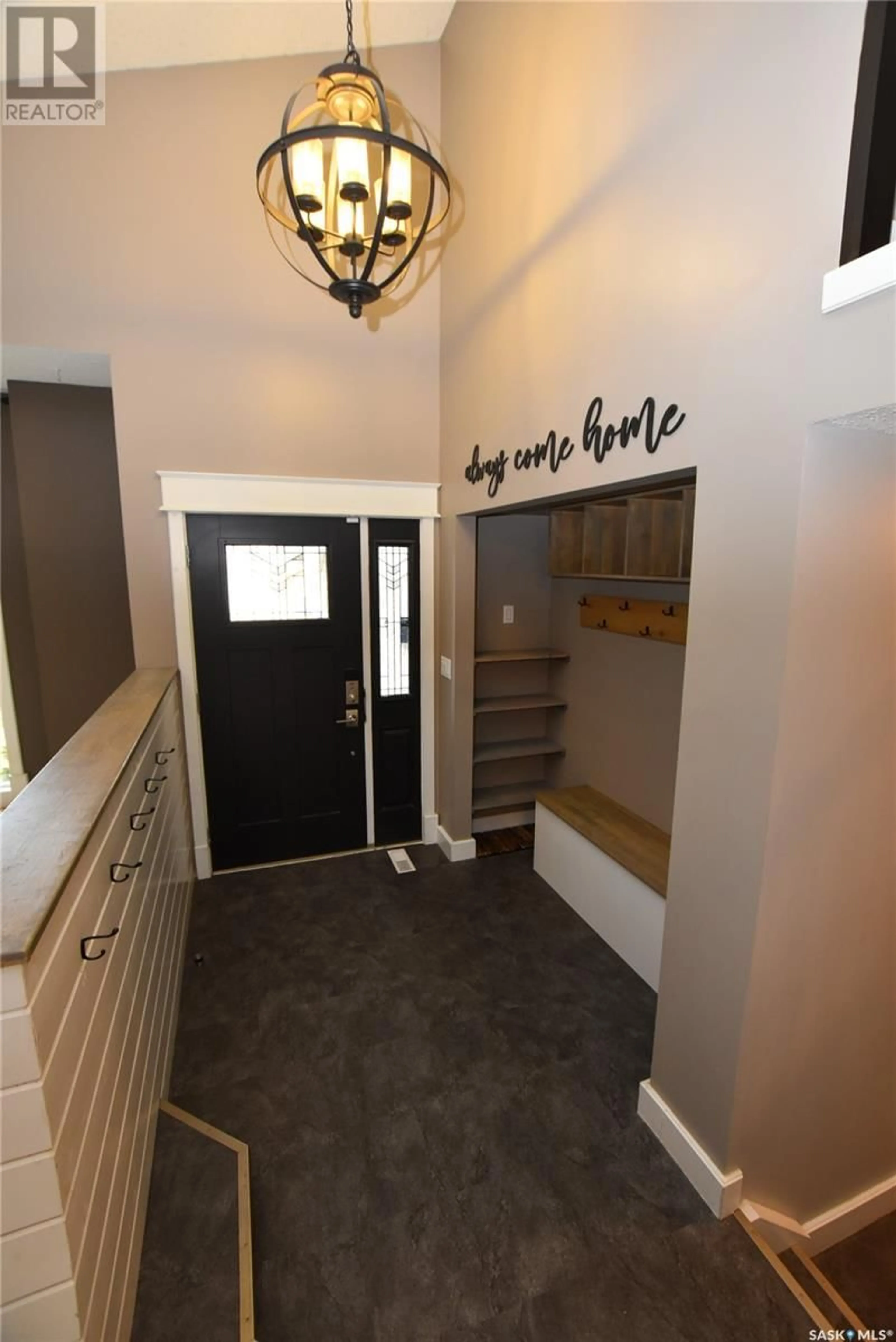 Indoor entryway, carpet floors for 211 Victor TERRACE, Dalmeny Saskatchewan S0K1E0