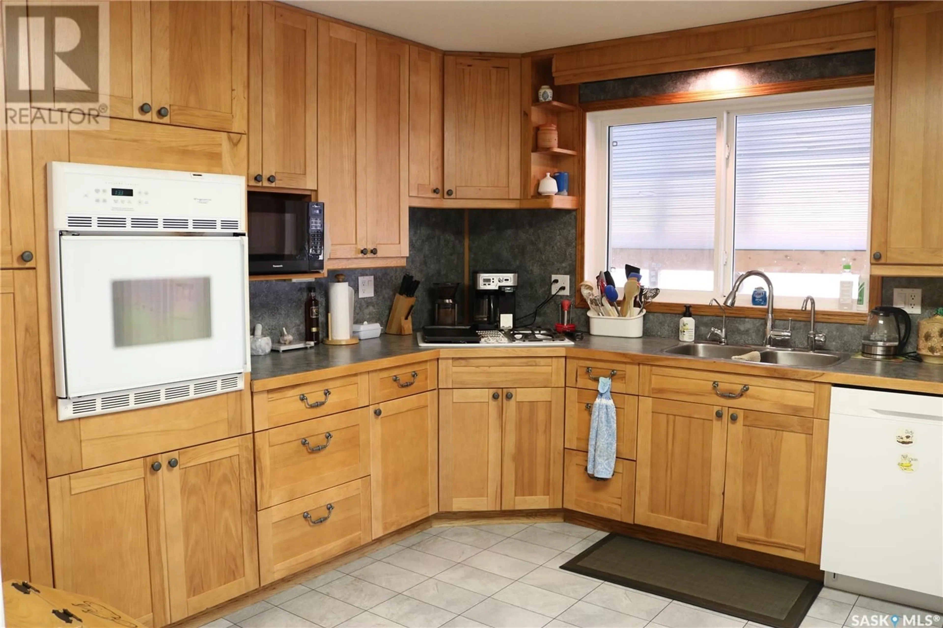 Kitchen, wood floors, cottage for 602 Mountain STREET, Moosomin Saskatchewan S0G3N0