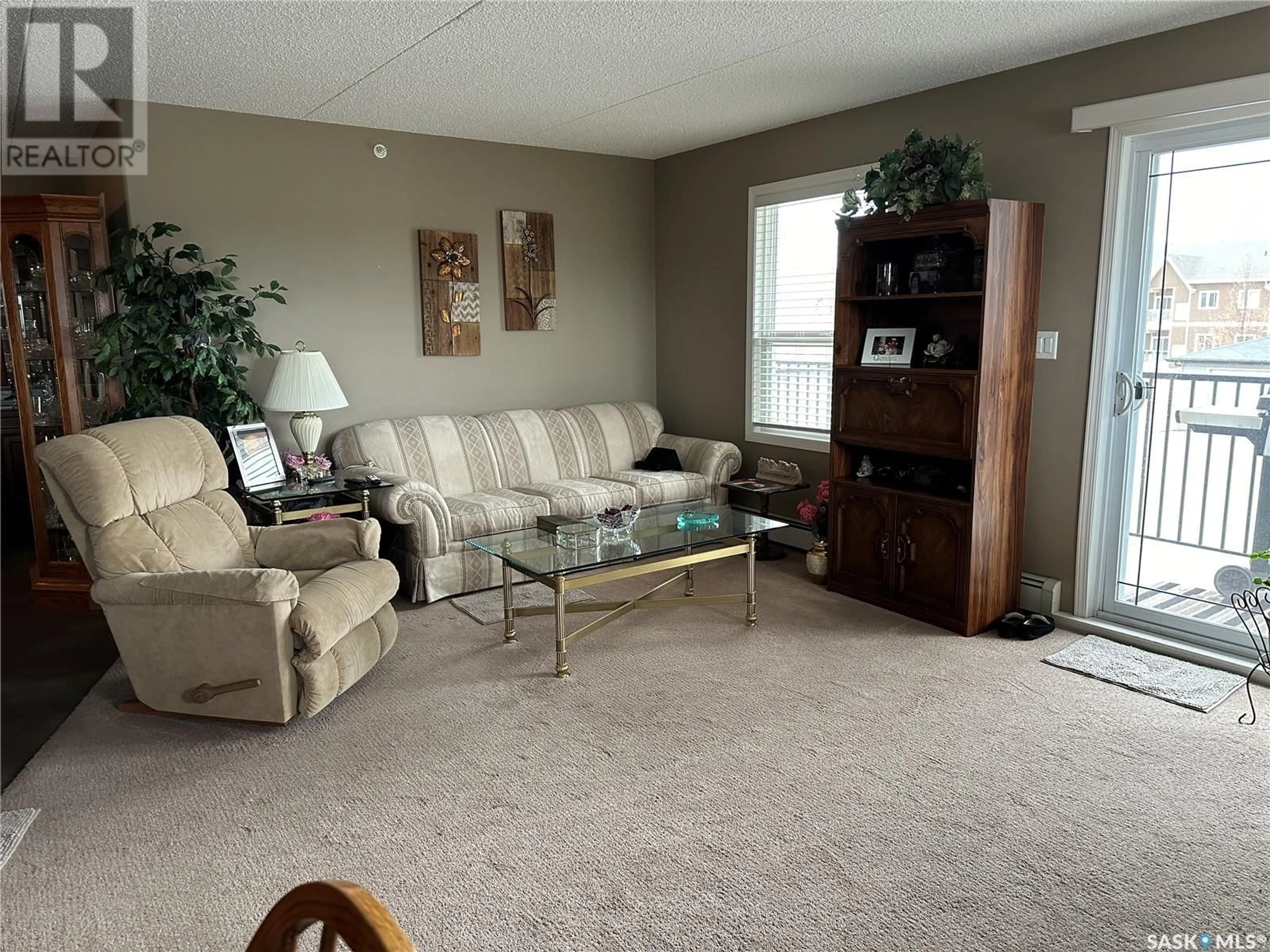 Living room, carpet floors for 207 505 Bannerman STREET, Weyburn Saskatchewan S4H1V5