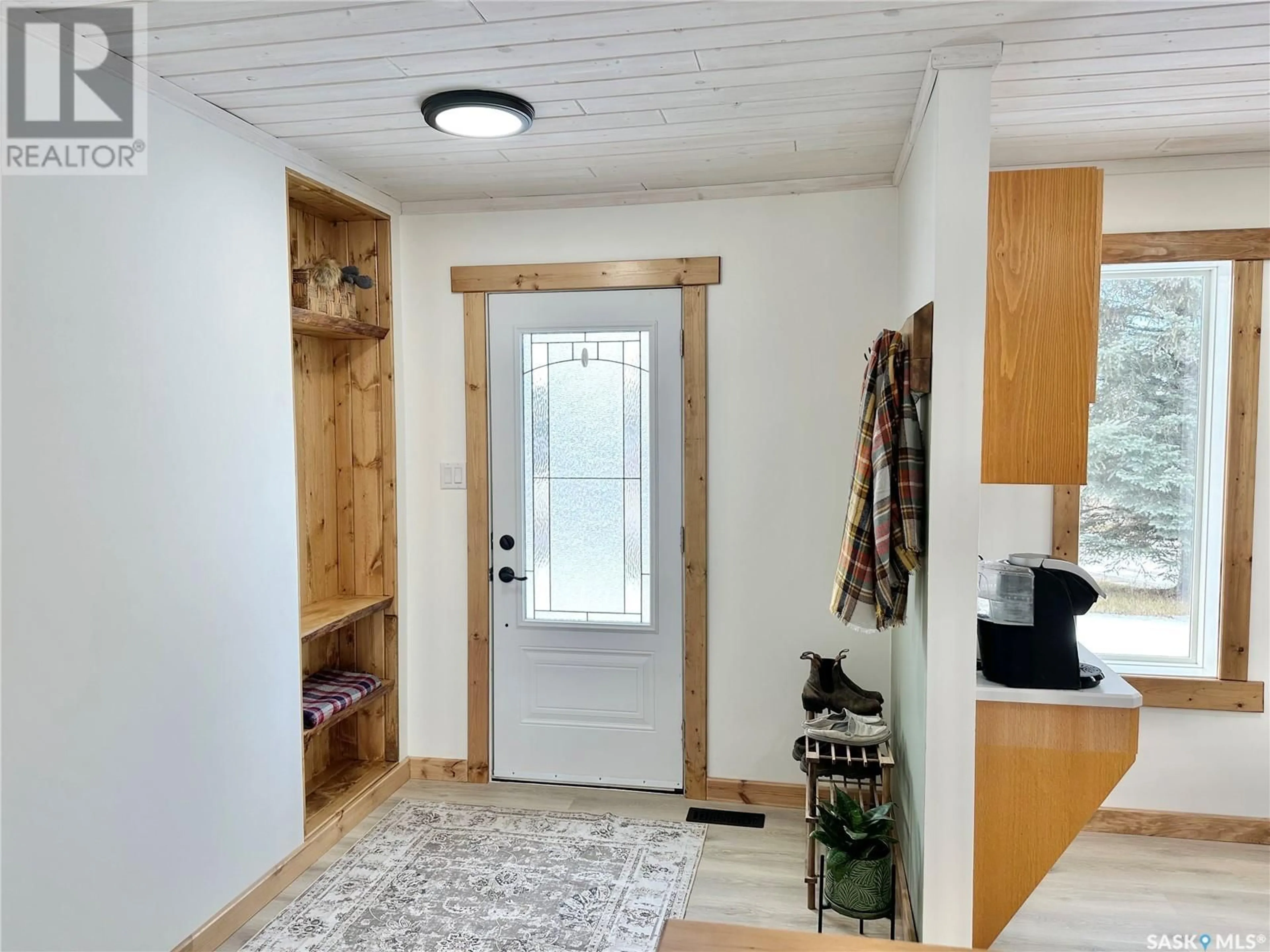 Indoor entryway, wood floors for 3 Morrow PLACE, Shell Lake Saskatchewan S0J2G0