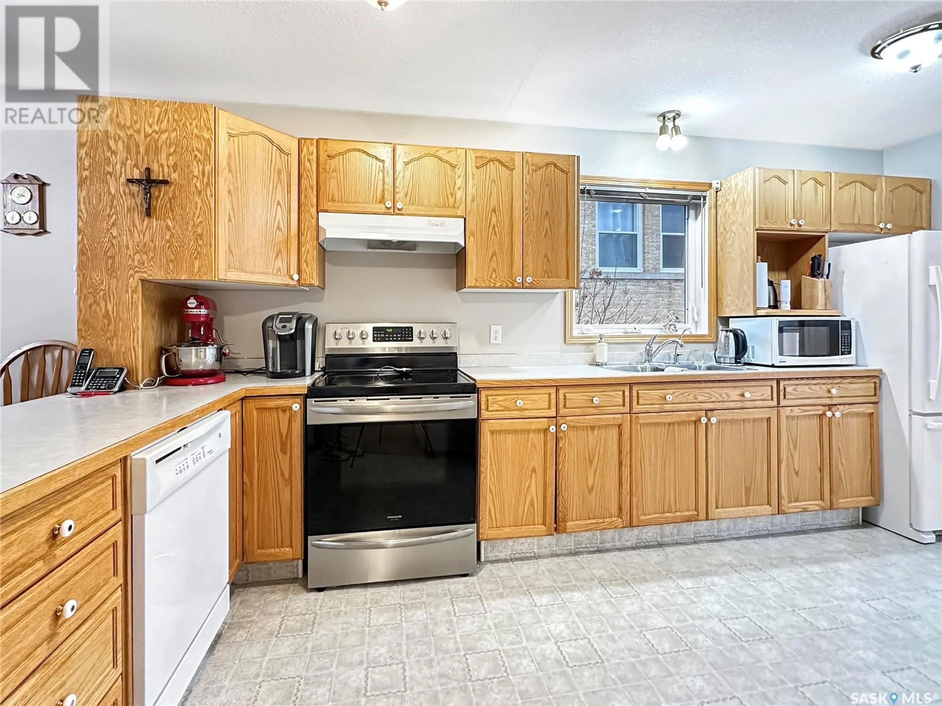 Standard kitchen, wood floors, cottage for 402 4th STREET W, Fort Qu'Appelle Saskatchewan S0G1S0