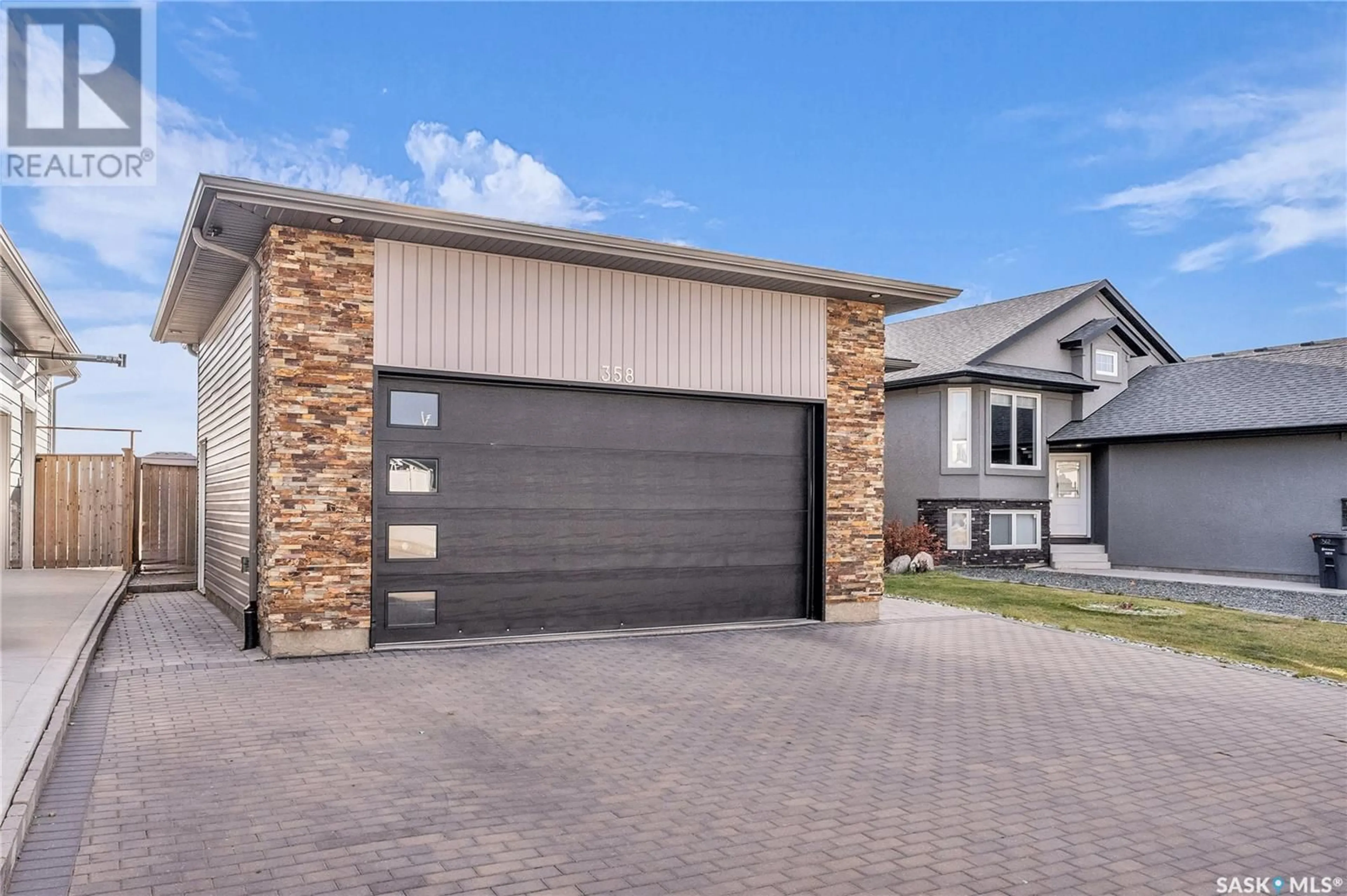 Indoor garage, cement floor for 358 Arscott CRESCENT, Saskatoon Saskatchewan S7W0R9