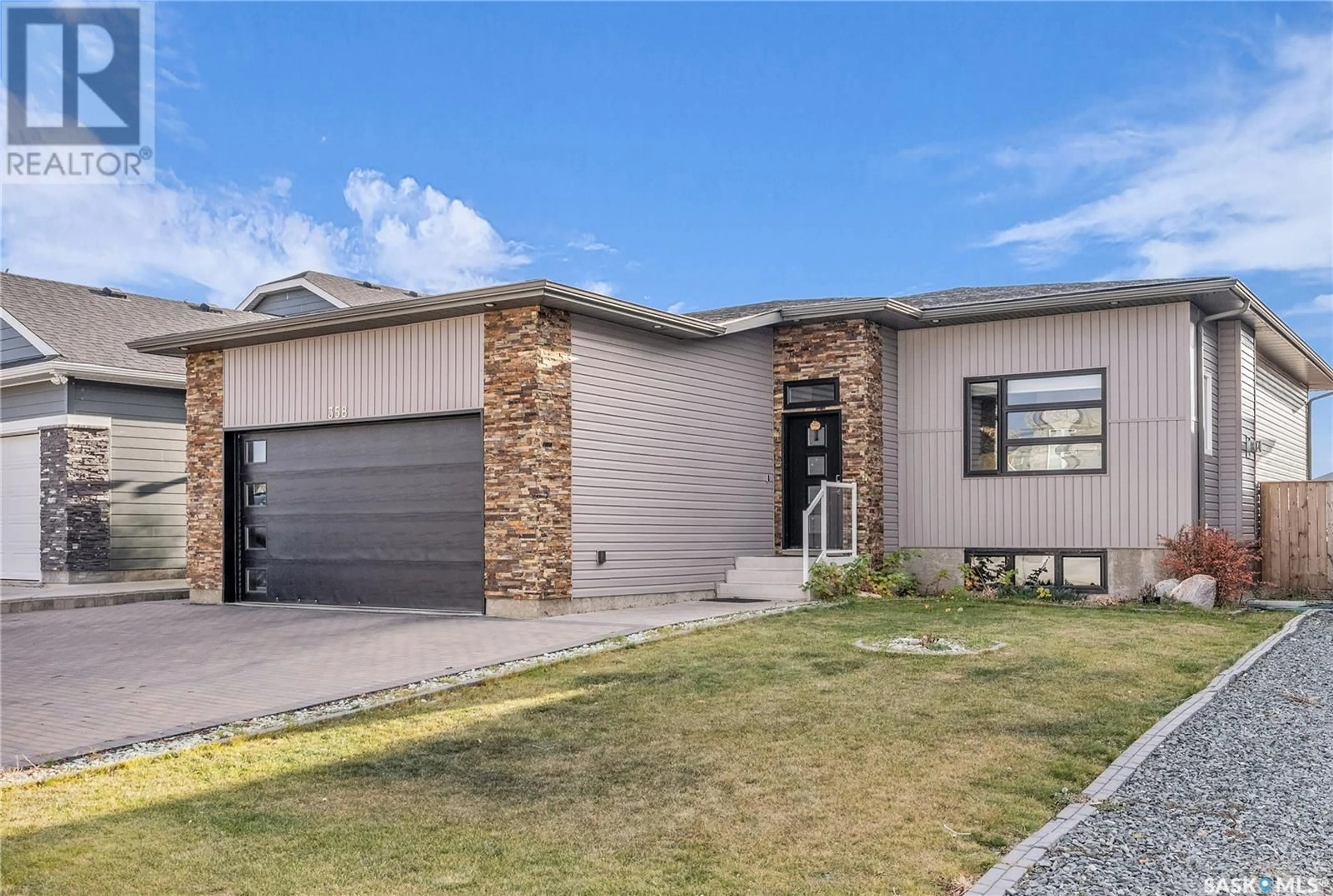 Frontside or backside of a home, the street view for 358 Arscott CRESCENT, Saskatoon Saskatchewan S7W0R9