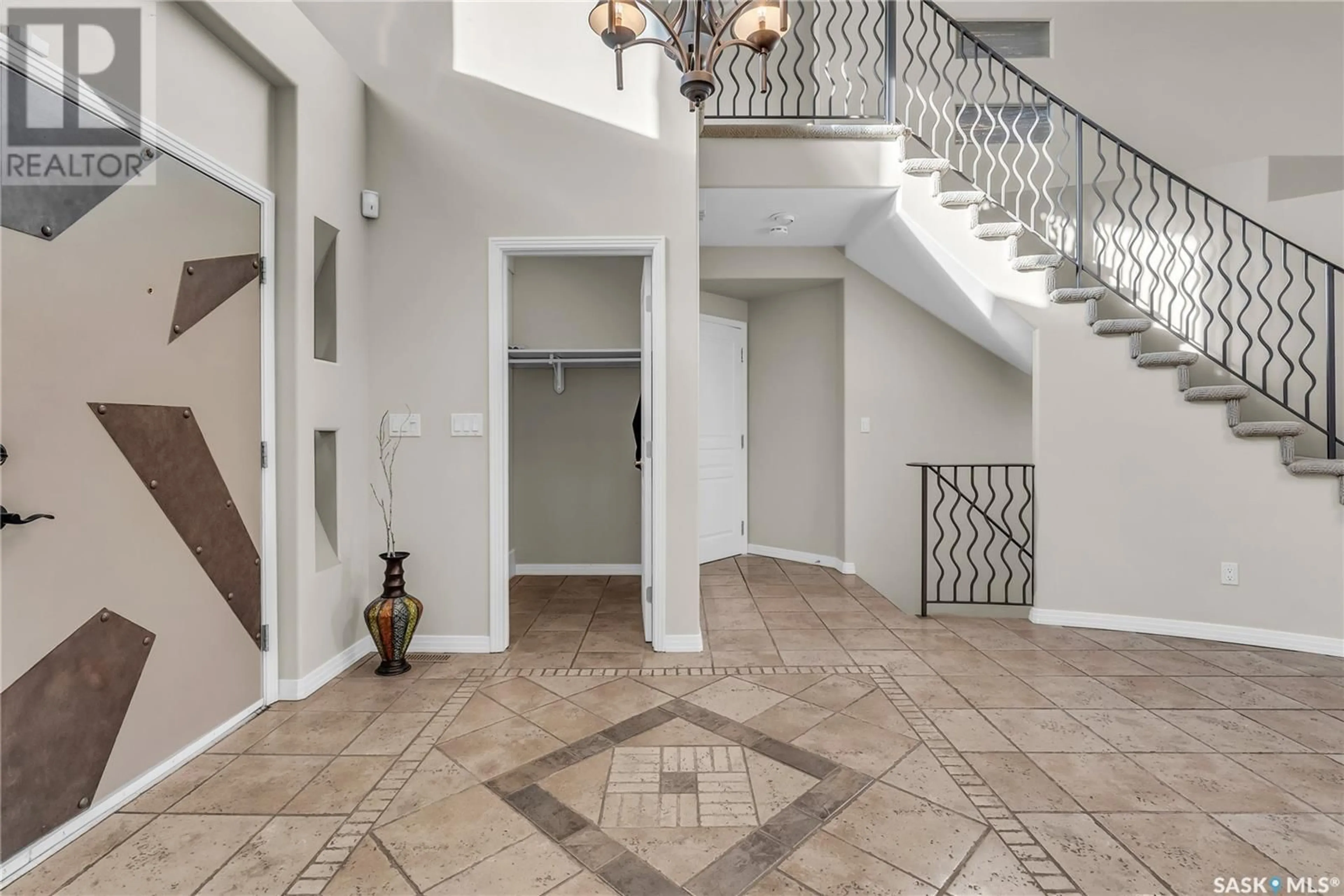 Indoor entryway, ceramic floors for 230 Brookhurst CRESCENT, Saskatoon Saskatchewan S7V1C5