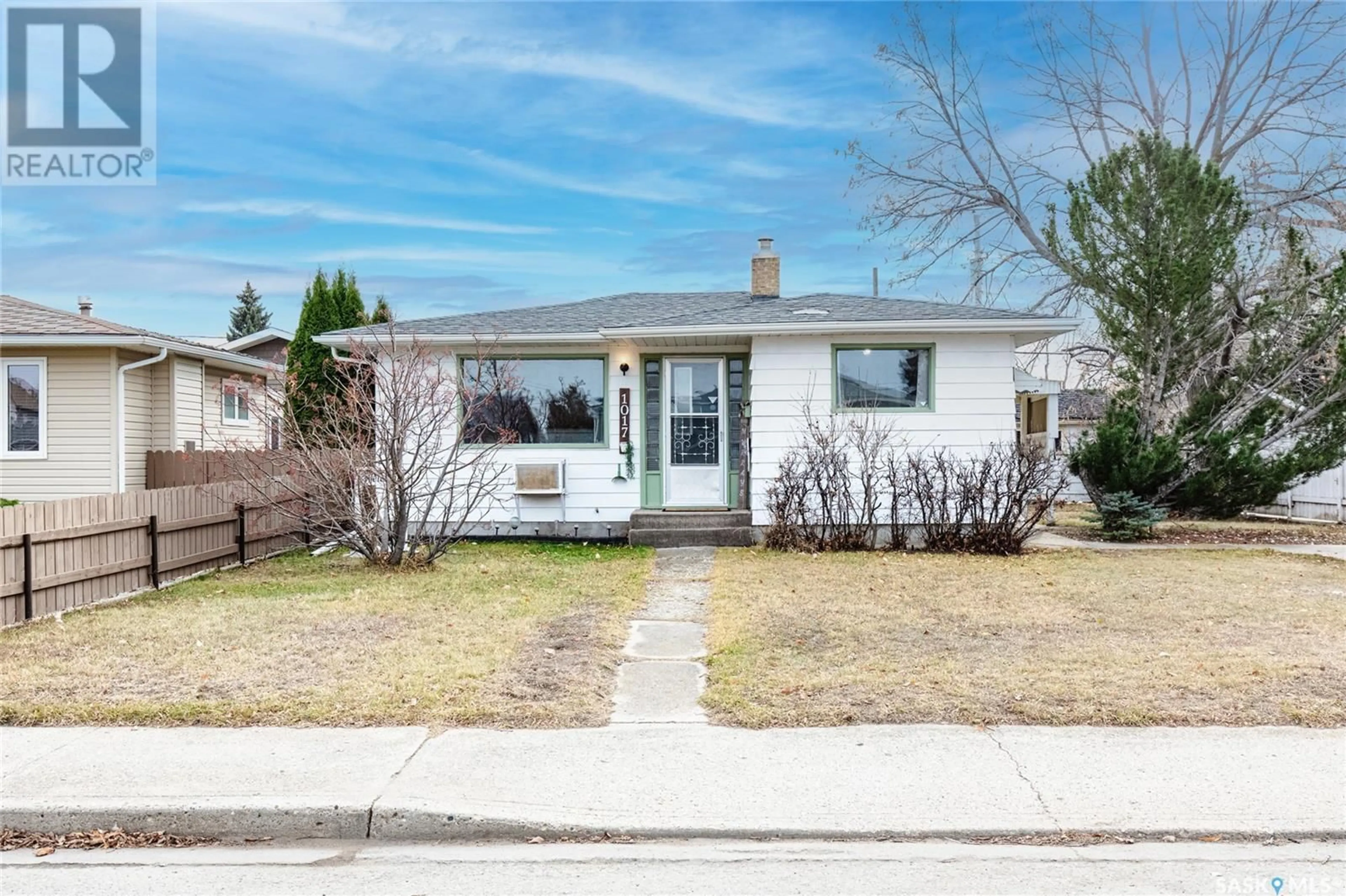 Frontside or backside of a home, the street view for 1017 Hastings STREET, Moose Jaw Saskatchewan S6H5R7