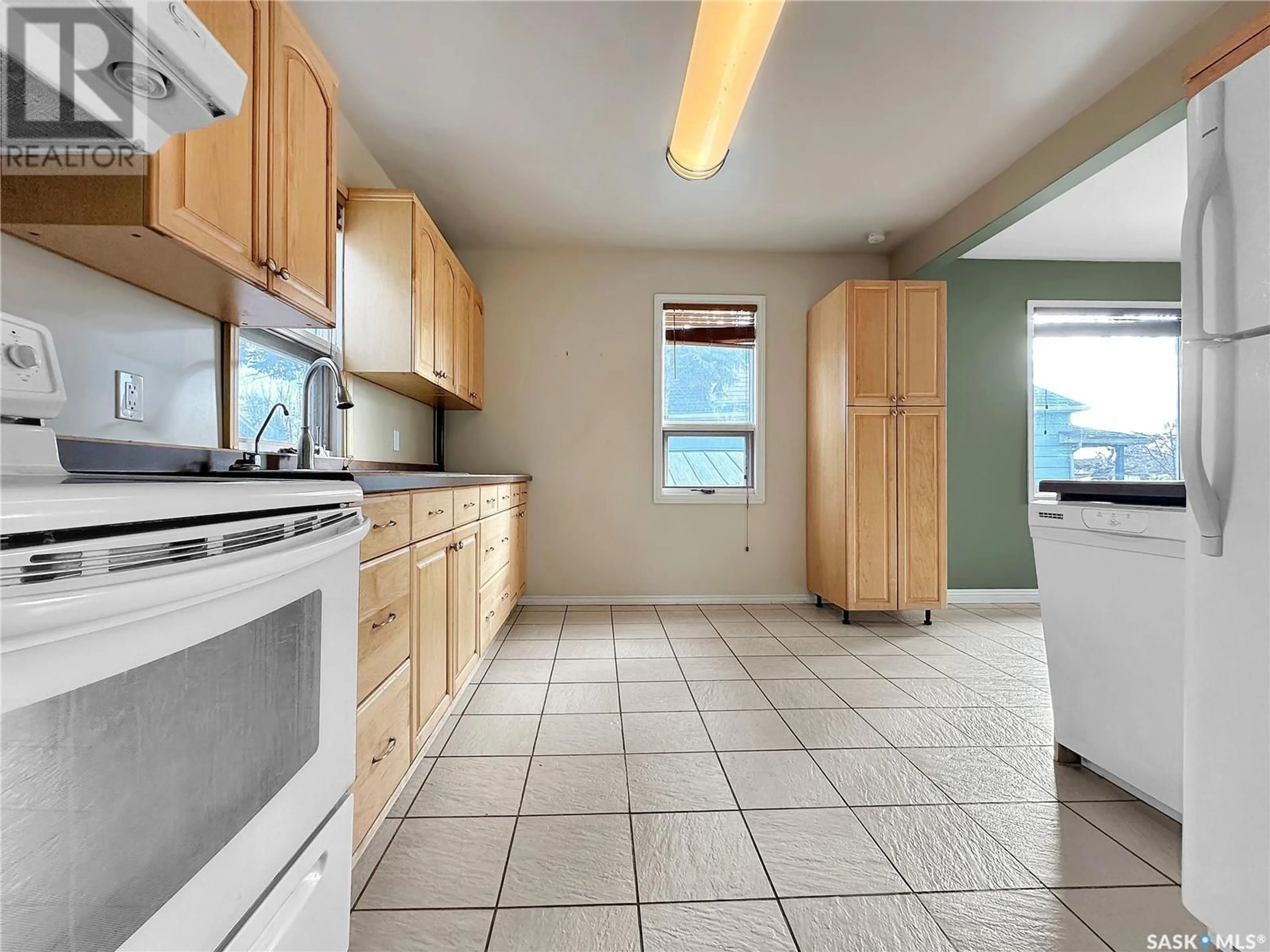 Standard kitchen, wood floors for 318 4th AVENUE W, Melville Saskatchewan S0A2P0