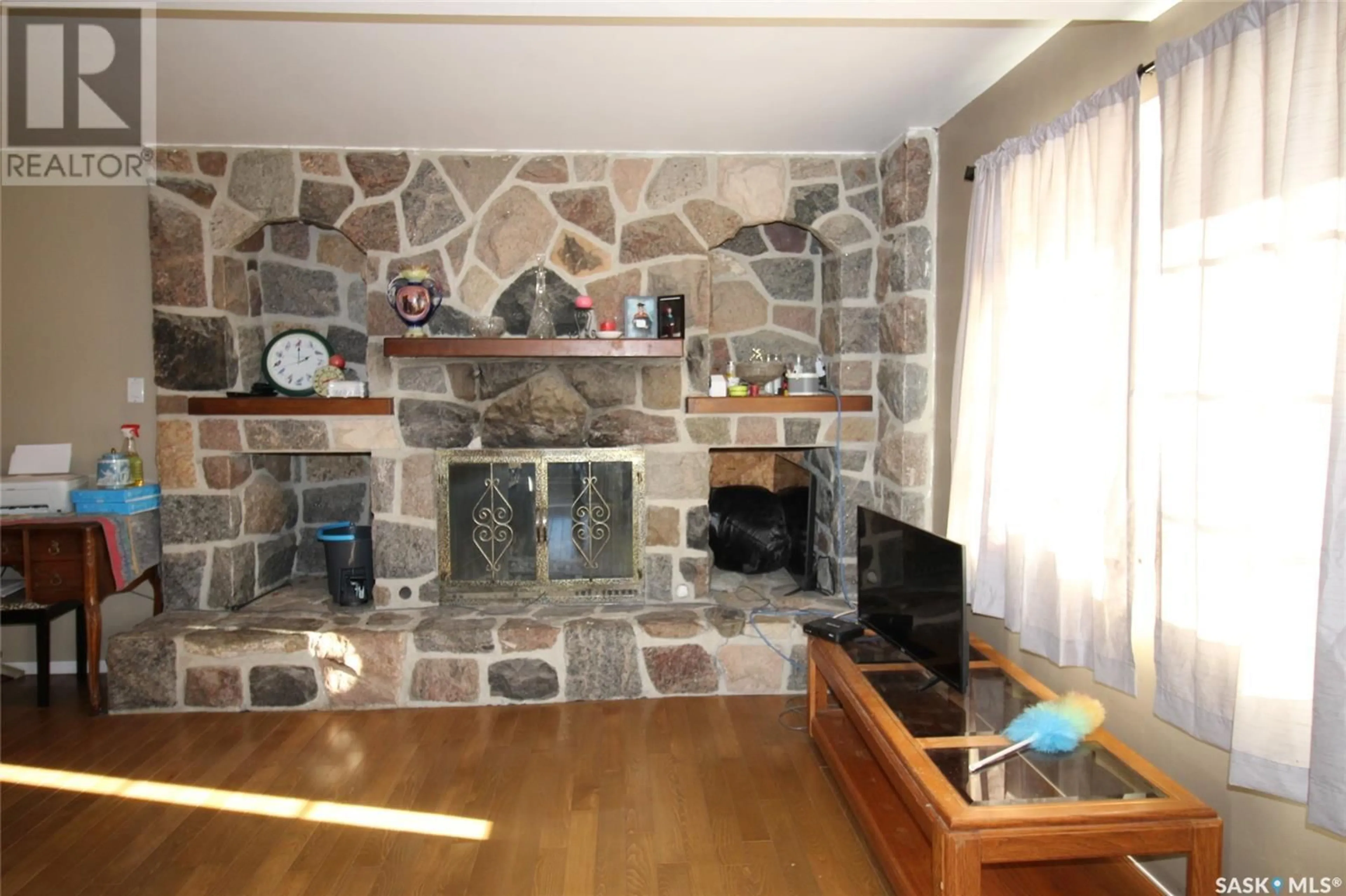 Living room, wood floors for 308 2nd AVENUE W, Frontier Saskatchewan S0N0W0