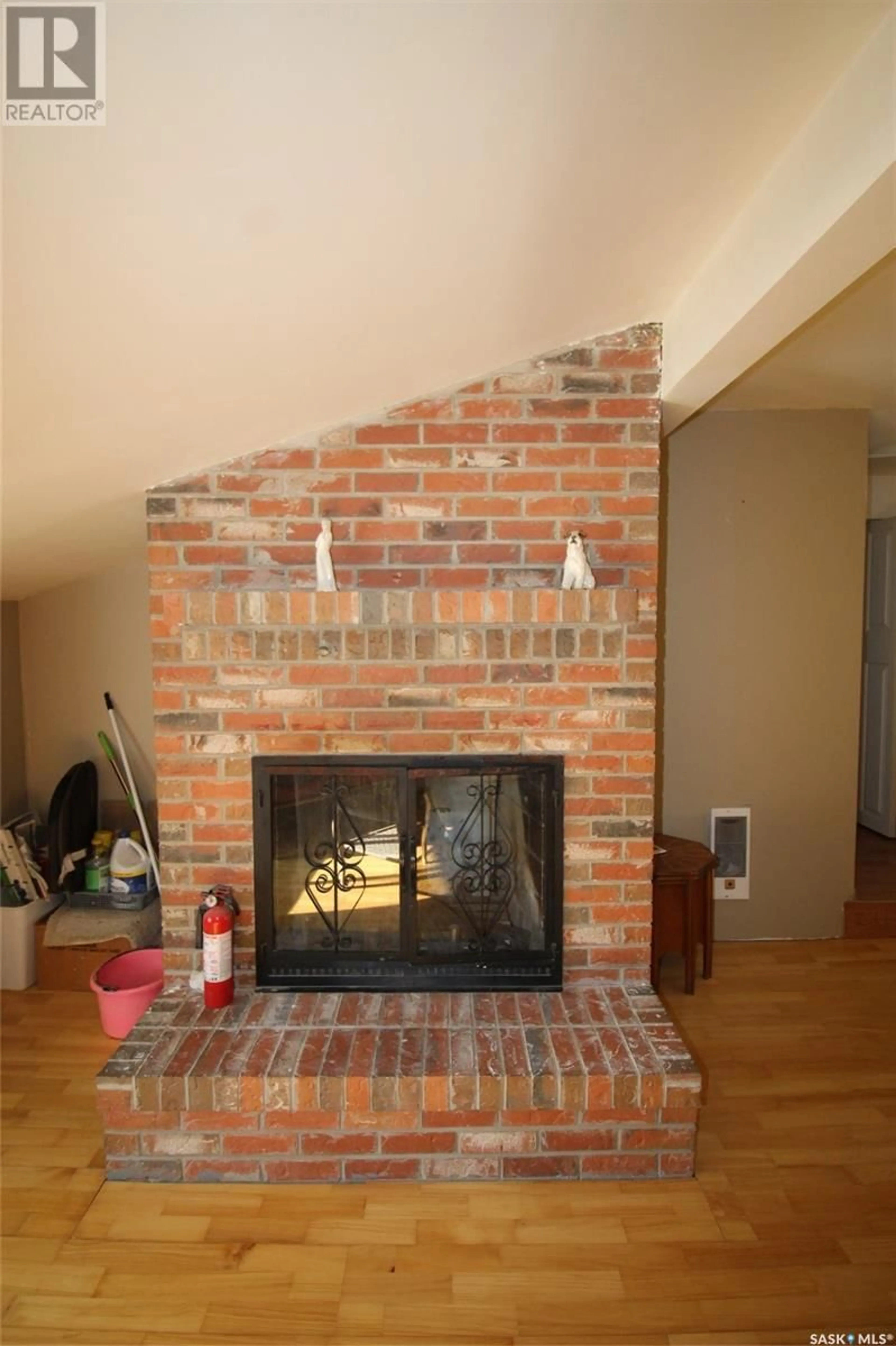 Living room, wood floors for 308 2nd AVENUE W, Frontier Saskatchewan S0N0W0