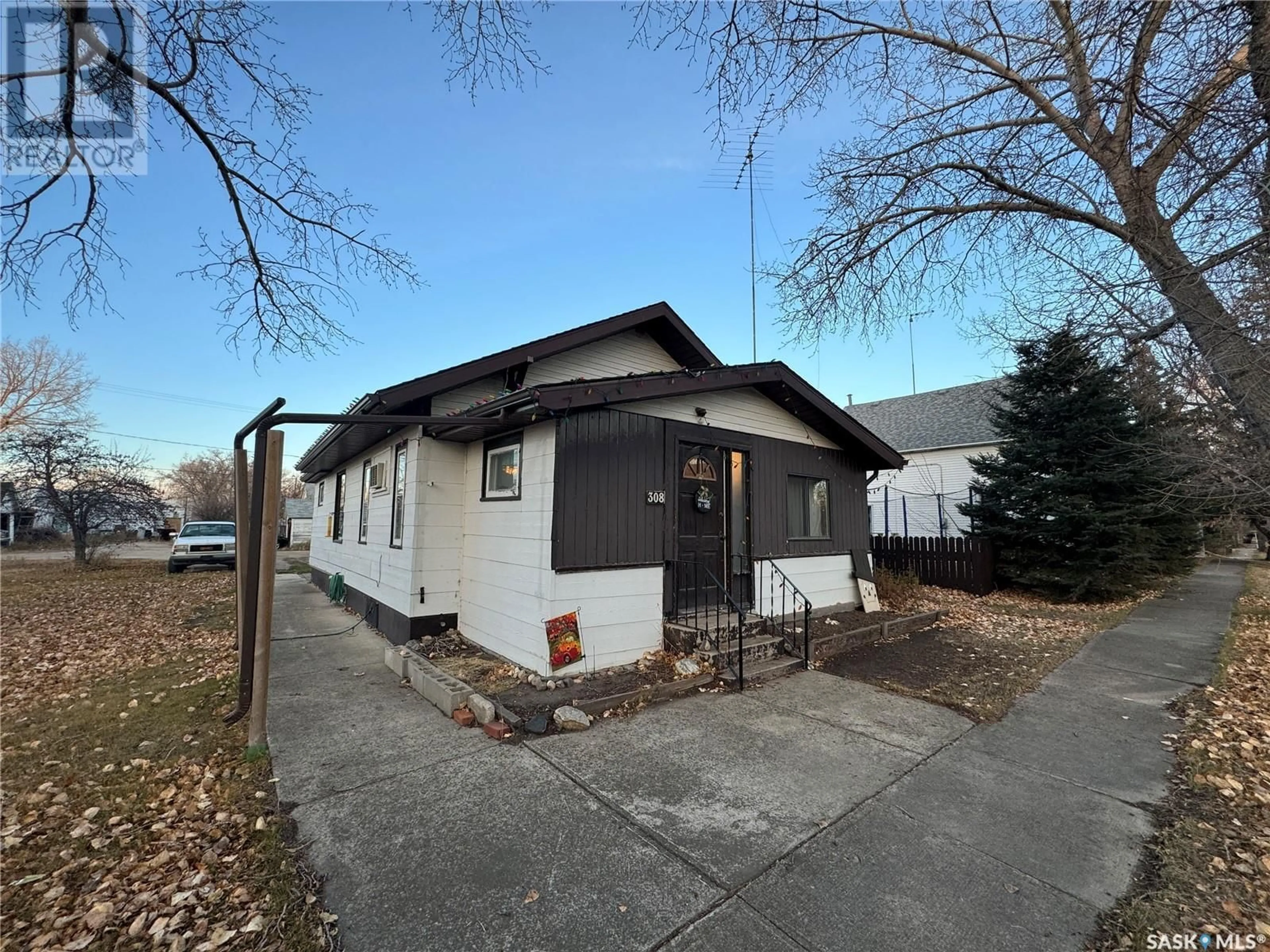 Frontside or backside of a home, cottage for 308 King STREET, Imperial Saskatchewan S0G2J0