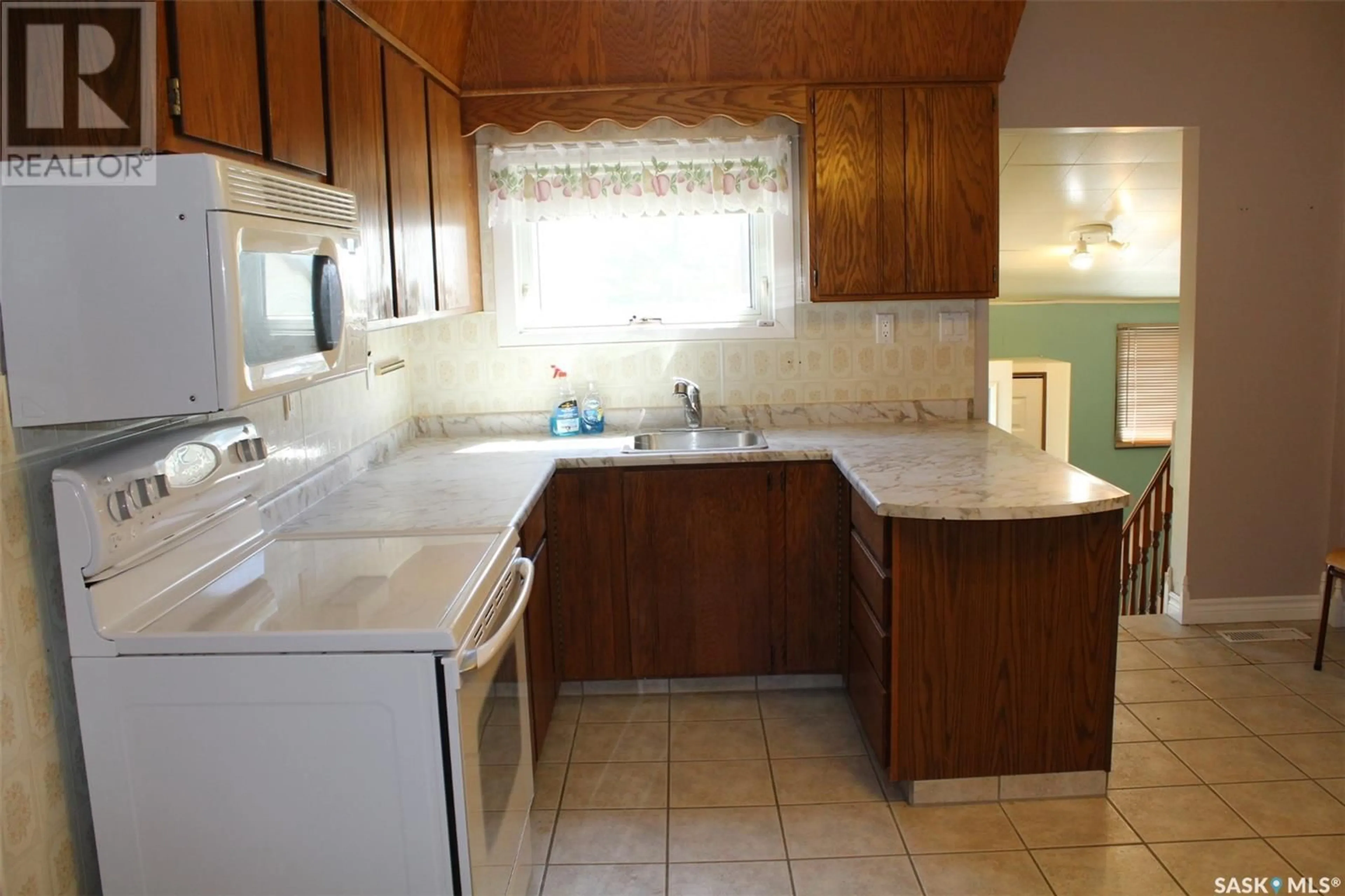 Standard kitchen, wood floors, cottage for Oungre Acreage RM Souris Valley #7, Souris Valley Rm No. 7 Saskatchewan S0C1Z0