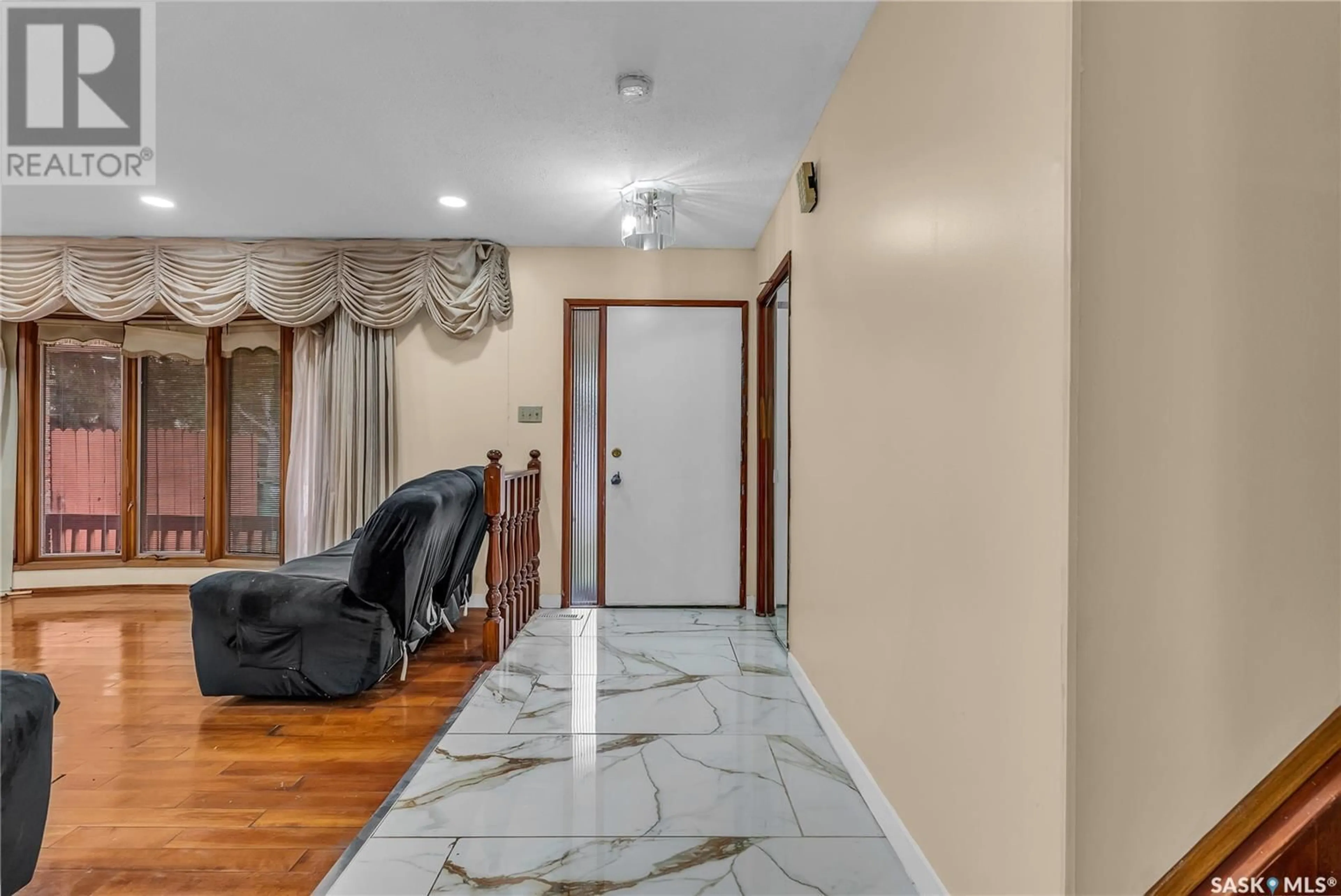 Indoor foyer, wood floors for 431 CHITEK CRESCENT, Saskatoon Saskatchewan S7K5C1