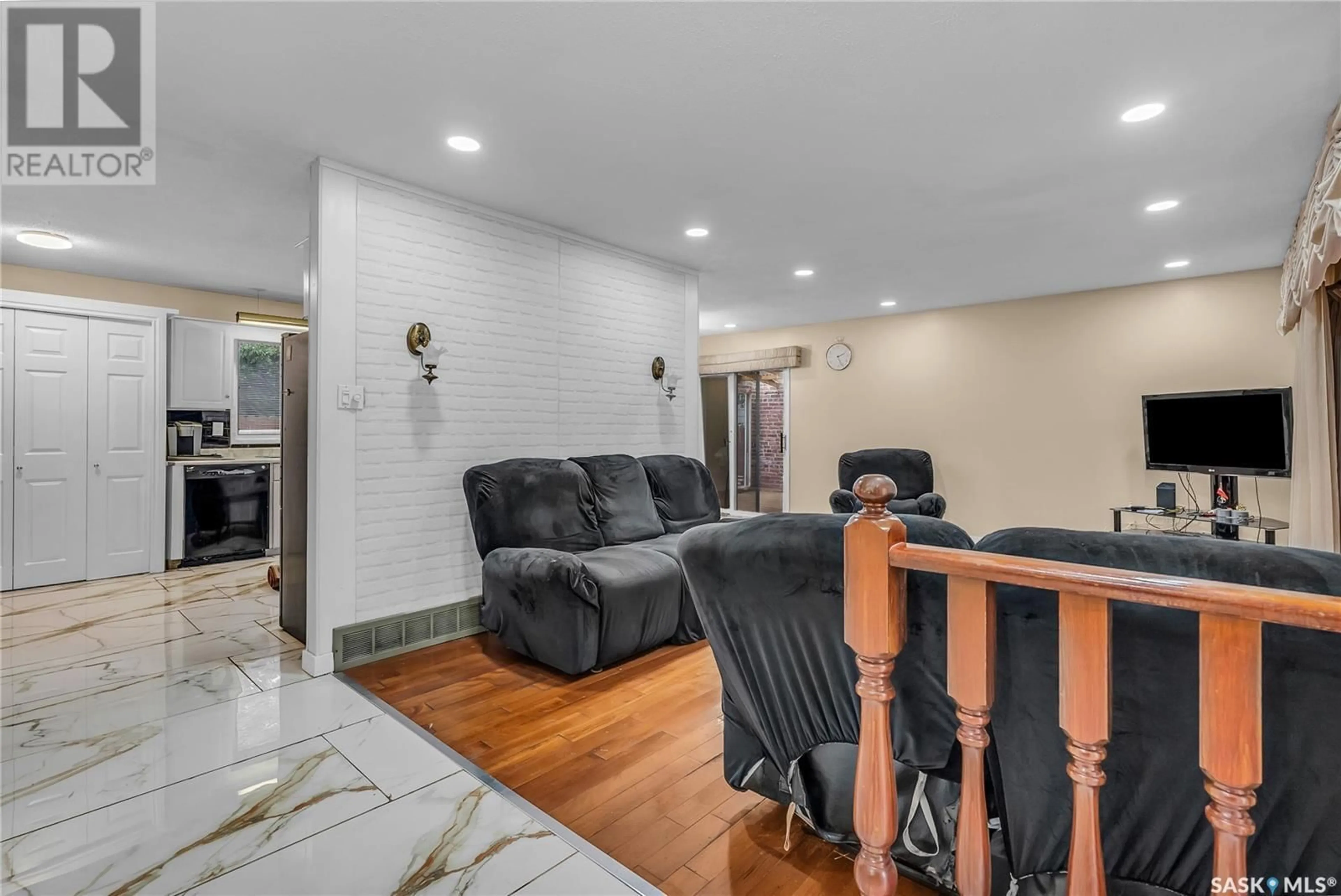 Living room, wood floors for 431 CHITEK CRESCENT, Saskatoon Saskatchewan S7K5C1