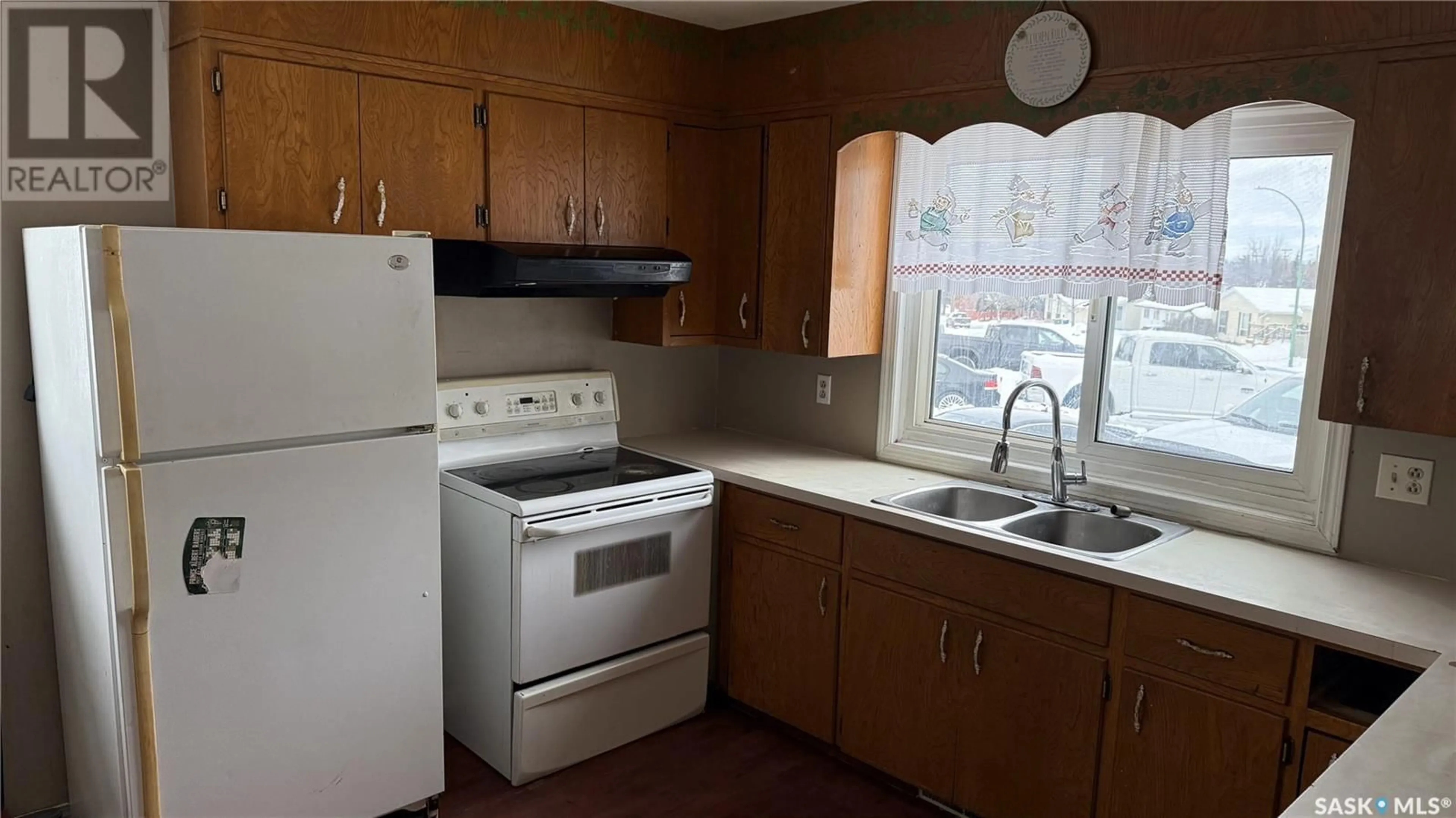 Standard kitchen, unknown for 731 McCraney CRESCENT, Prince Albert Saskatchewan S6V6W3