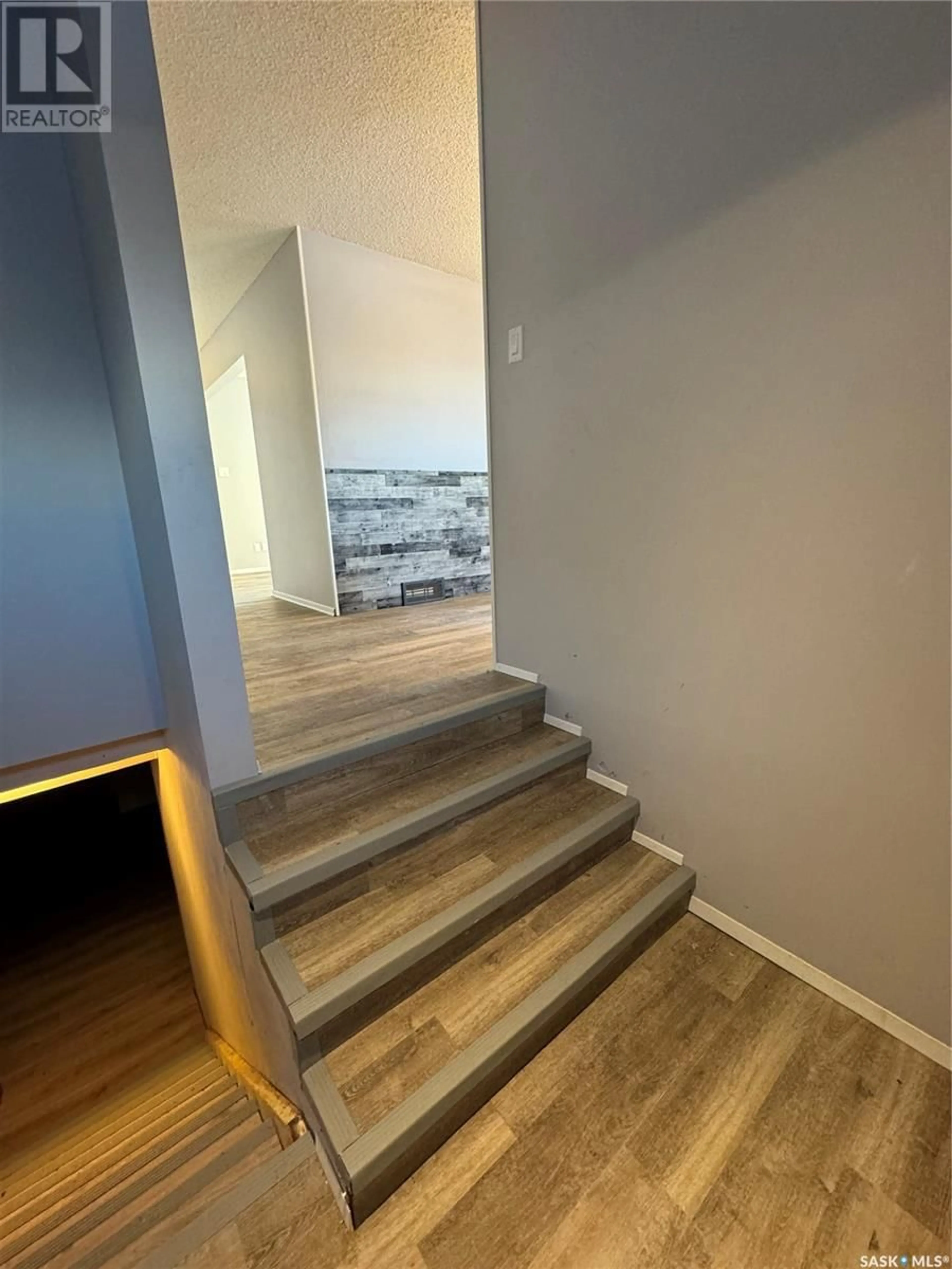 Stairs for N - 203 2ND AVENUE, Stenen Saskatchewan S0A3X0