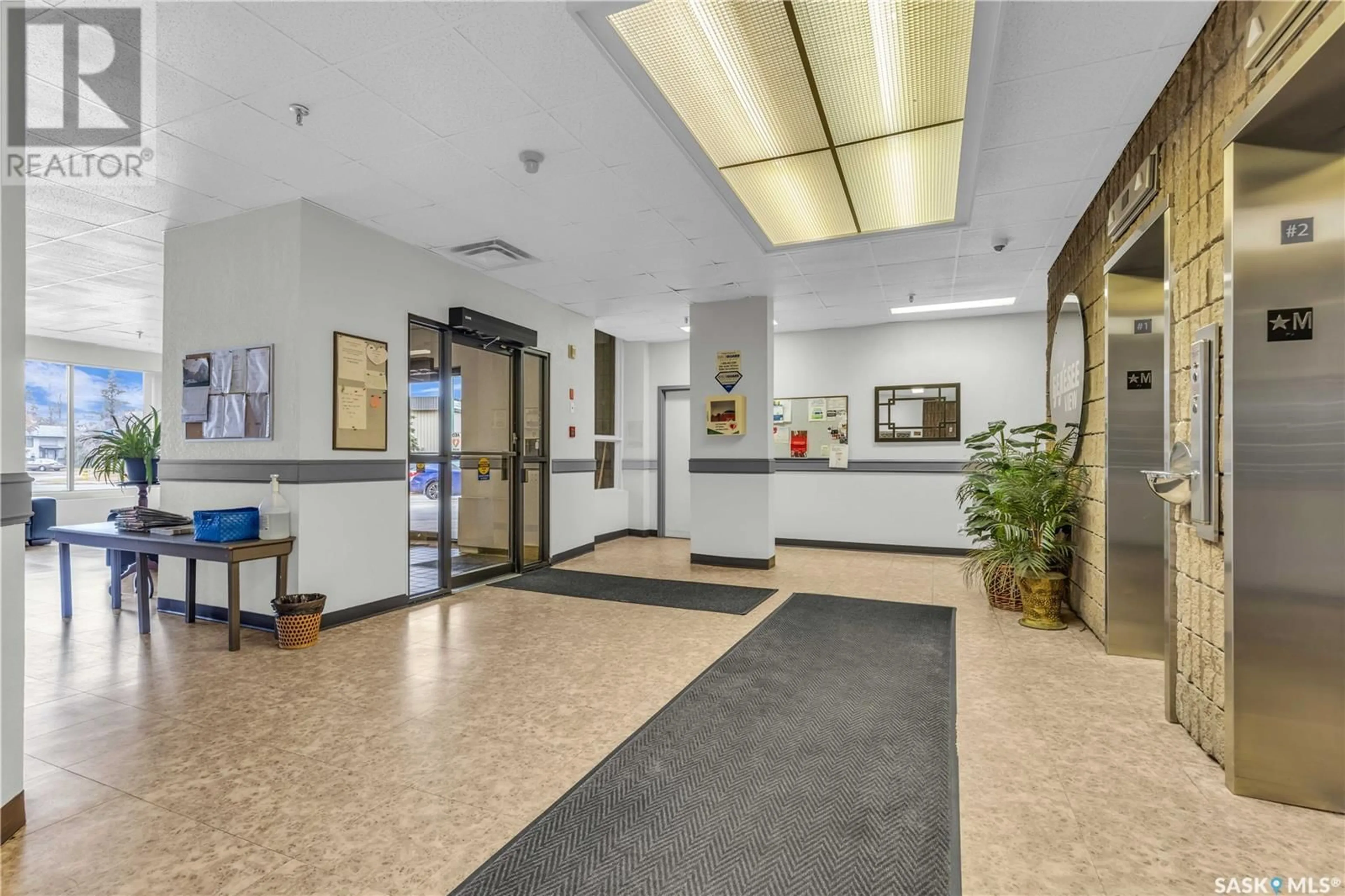 Indoor lobby, unknown floor for 611 351 Saguenay DRIVE, Saskatoon Saskatchewan S7K5T4