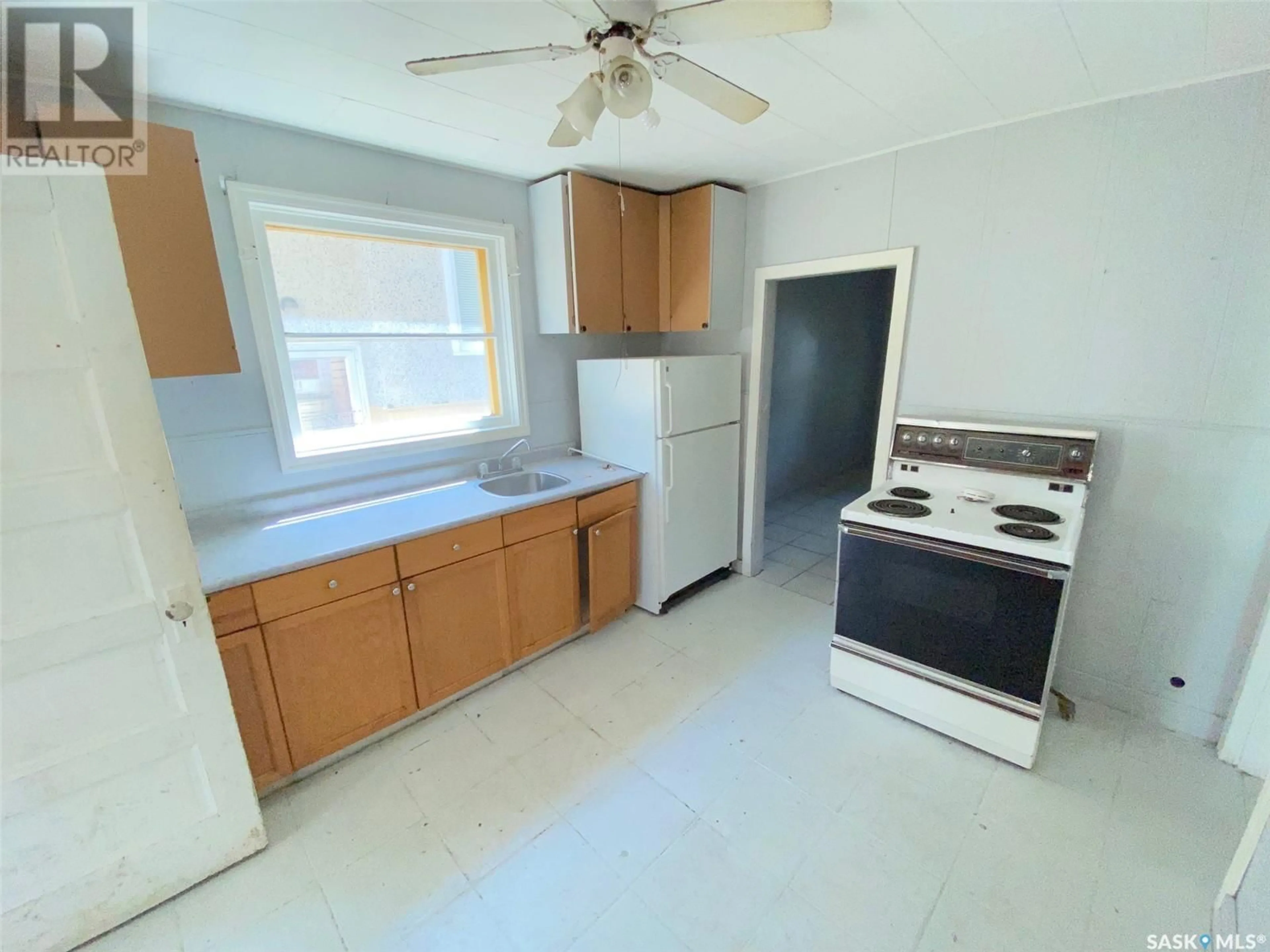 Standard kitchen, unknown floor, cottage for 1725 Ottawa STREET, Regina Saskatchewan S4P1P3