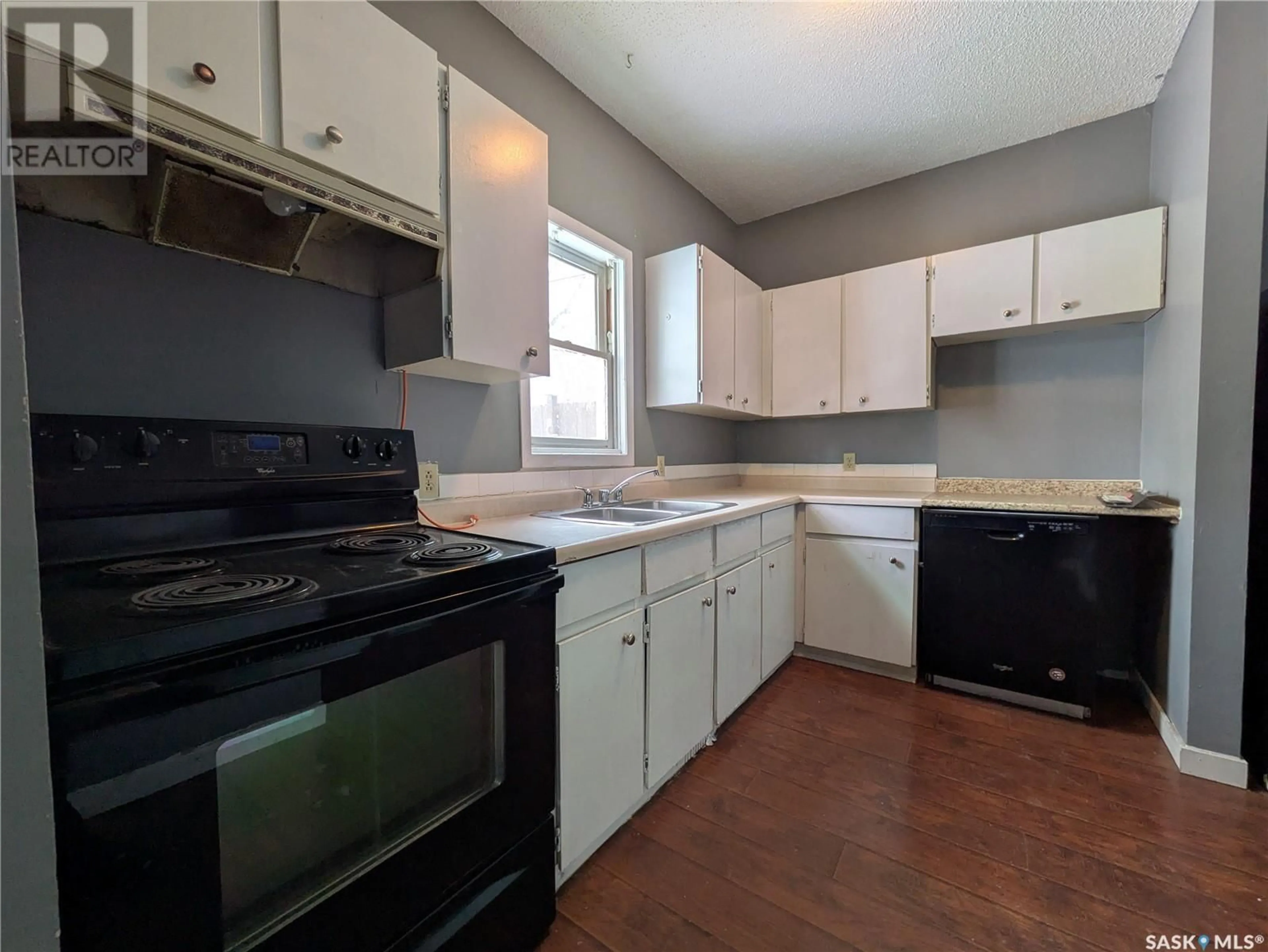 Standard kitchen, unknown for 1925 Robinson STREET, Regina Saskatchewan S4T2P4