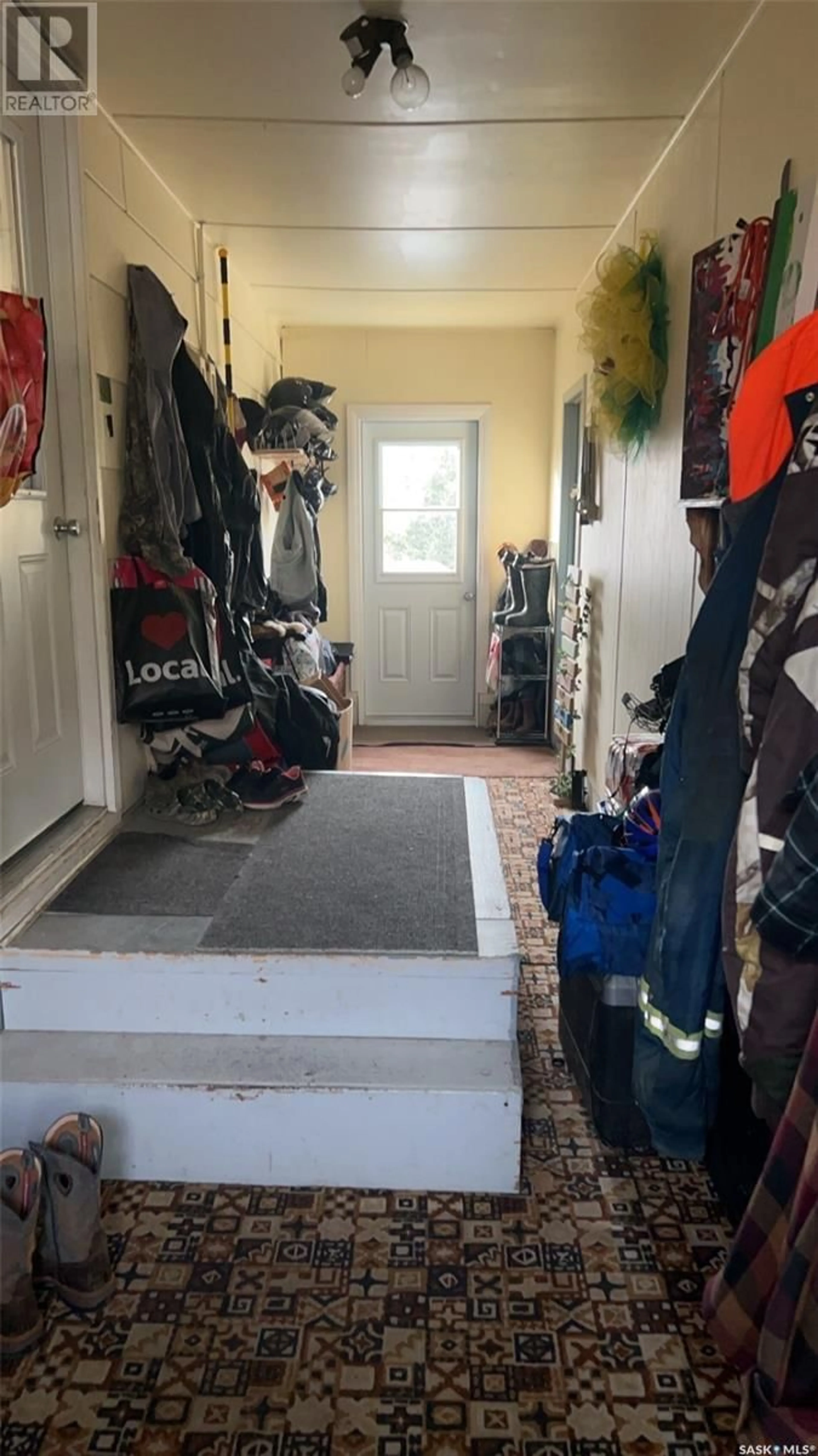 Indoor entryway, unknown floor for 61 6th STREET SE, Preeceville Saskatchewan S0A3B0