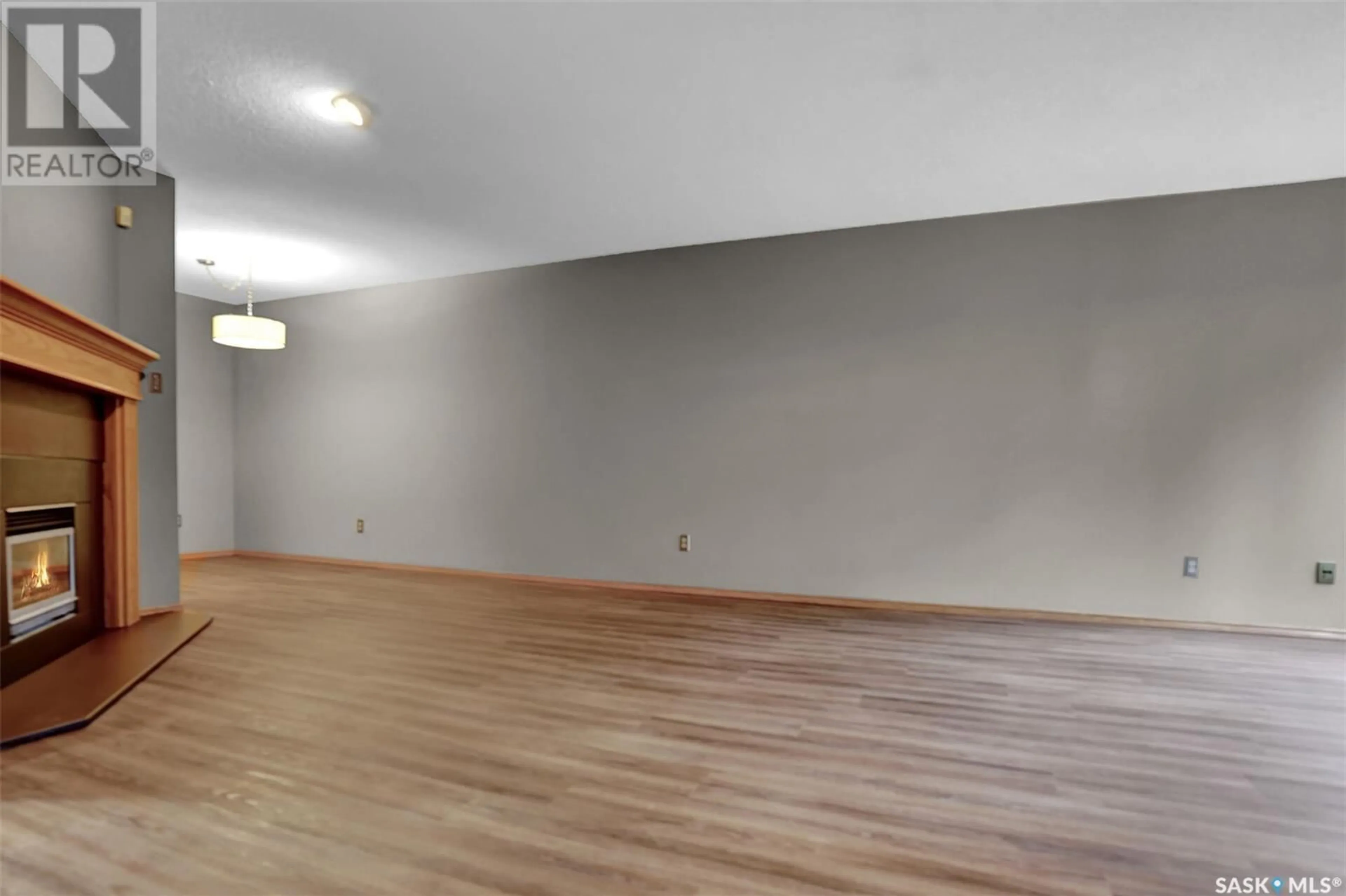 A pic of a room, not visible floor for 25 2338 Assiniboine AVENUE E, Regina Saskatchewan S4V2E9