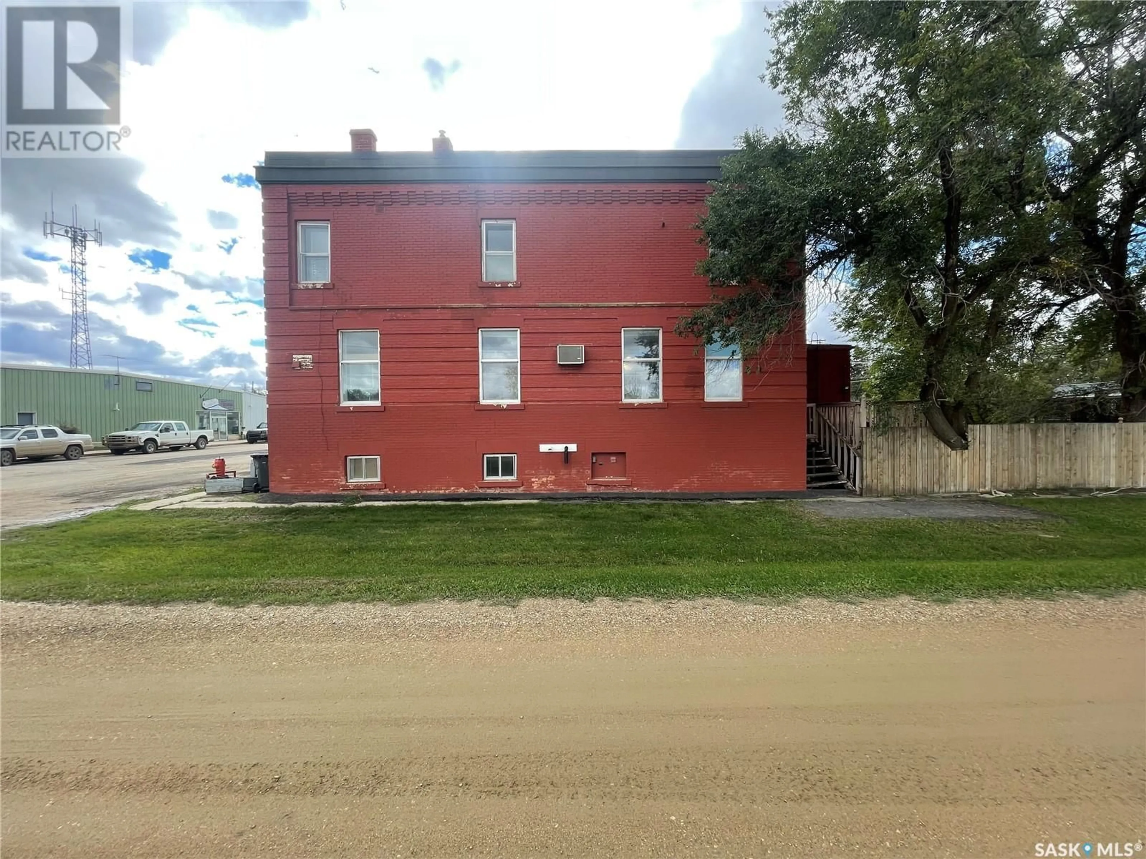 Frontside or backside of a home, the front or back of building for 1002 9th STREET, Perdue Saskatchewan S0K3C0