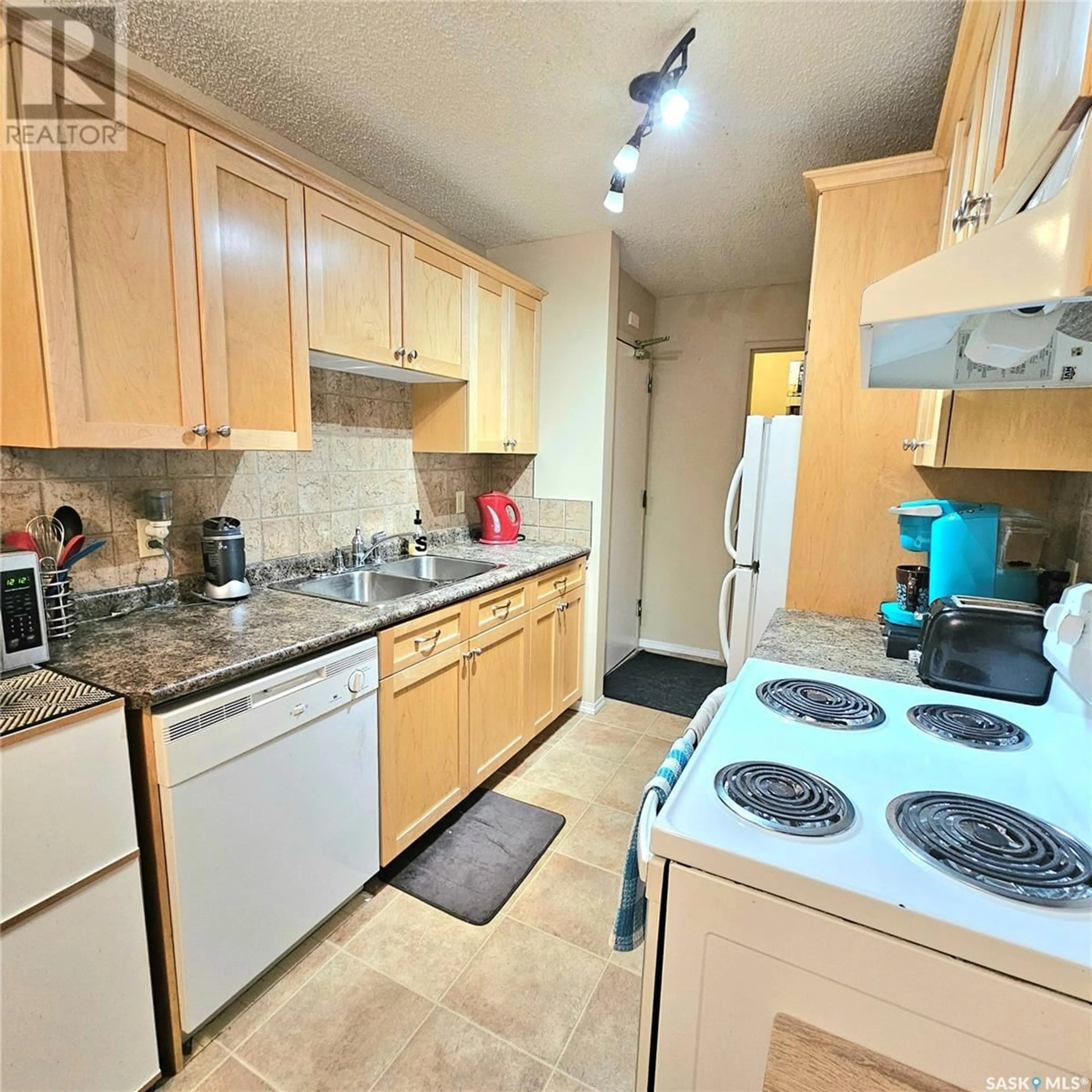 Standard kitchen, not visible floor for 524 500 Olive Diefenbaker DRIVE, Prince Albert Saskatchewan S6V7M6