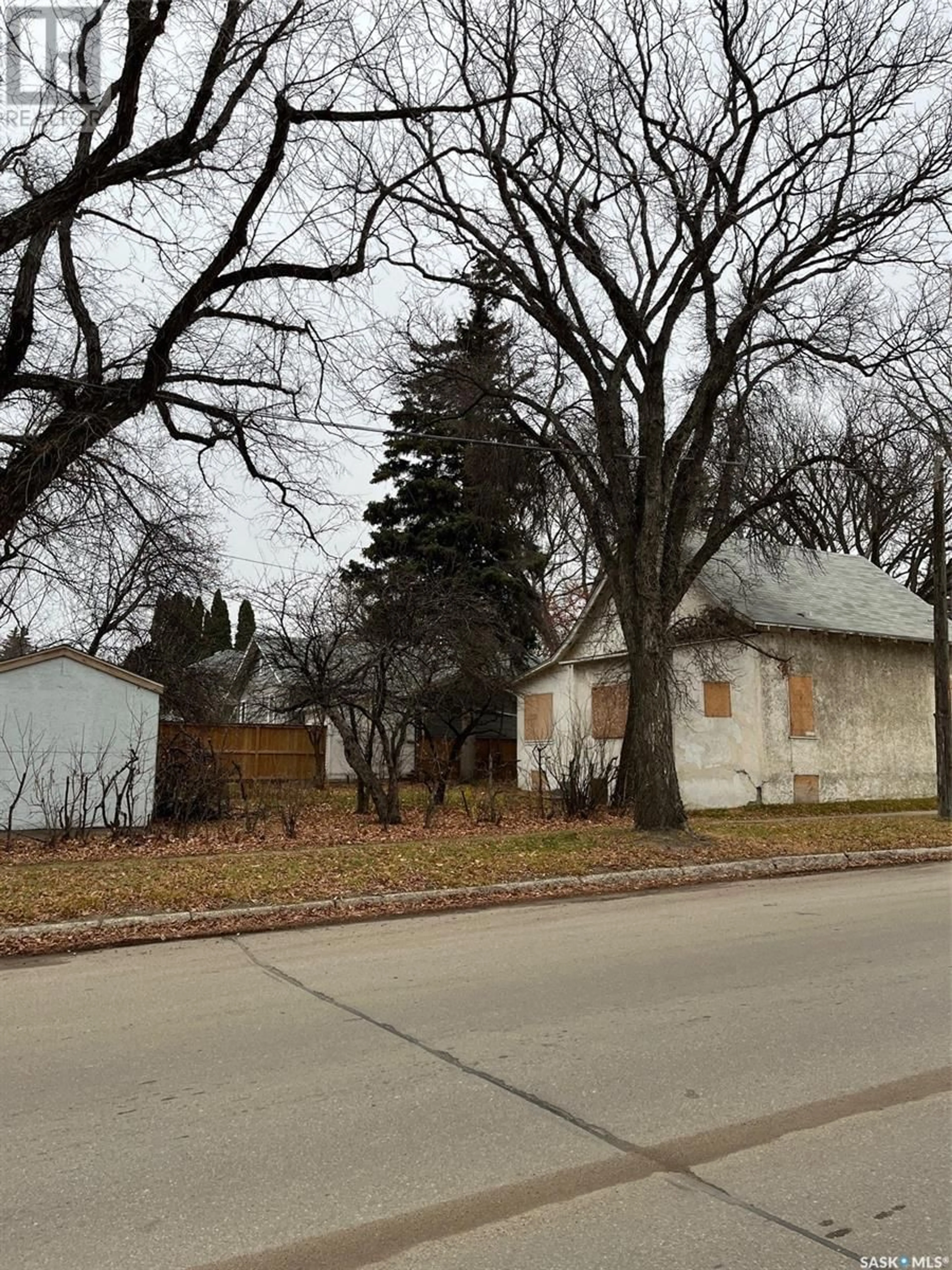 Frontside or backside of a home, the street view for 724 28TH STREET W, Saskatoon Saskatchewan S7L0L4