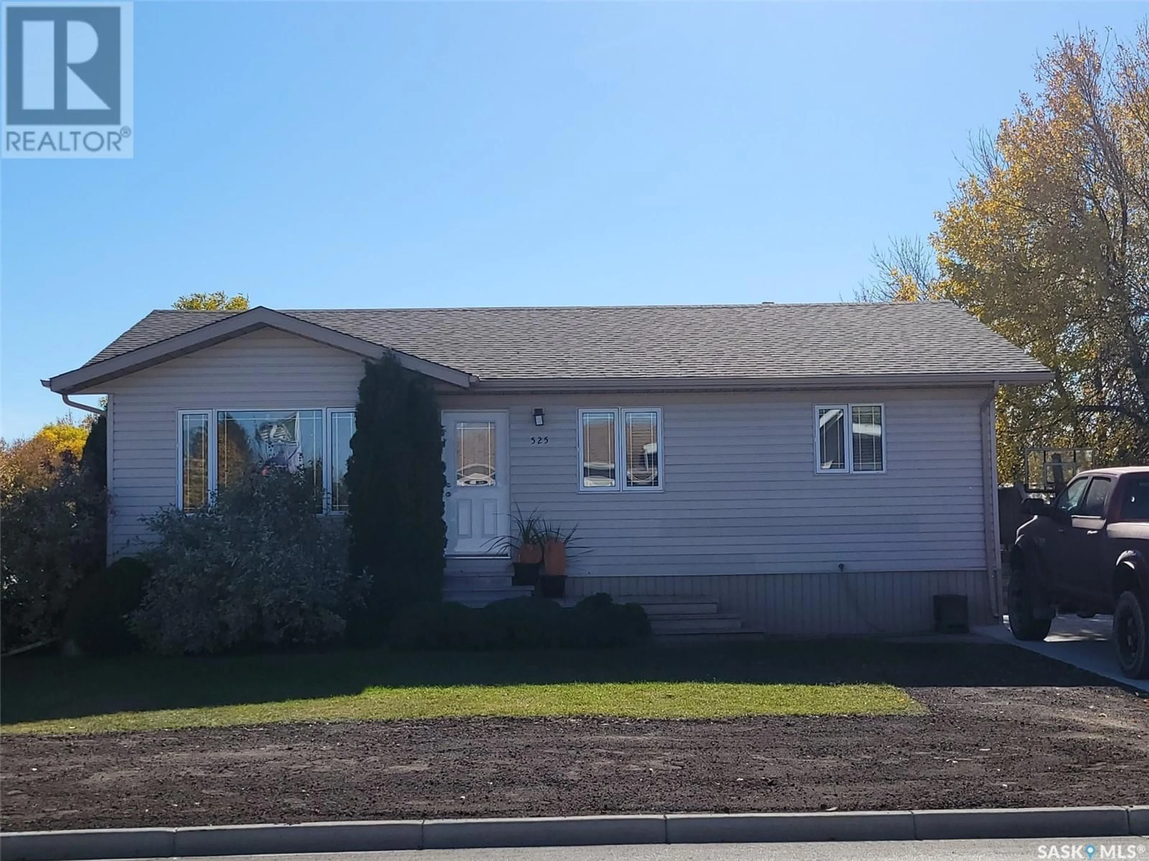 Frontside or backside of a home, cottage for 525 Carlyle AVENUE, Carlyle Saskatchewan S0C0R0