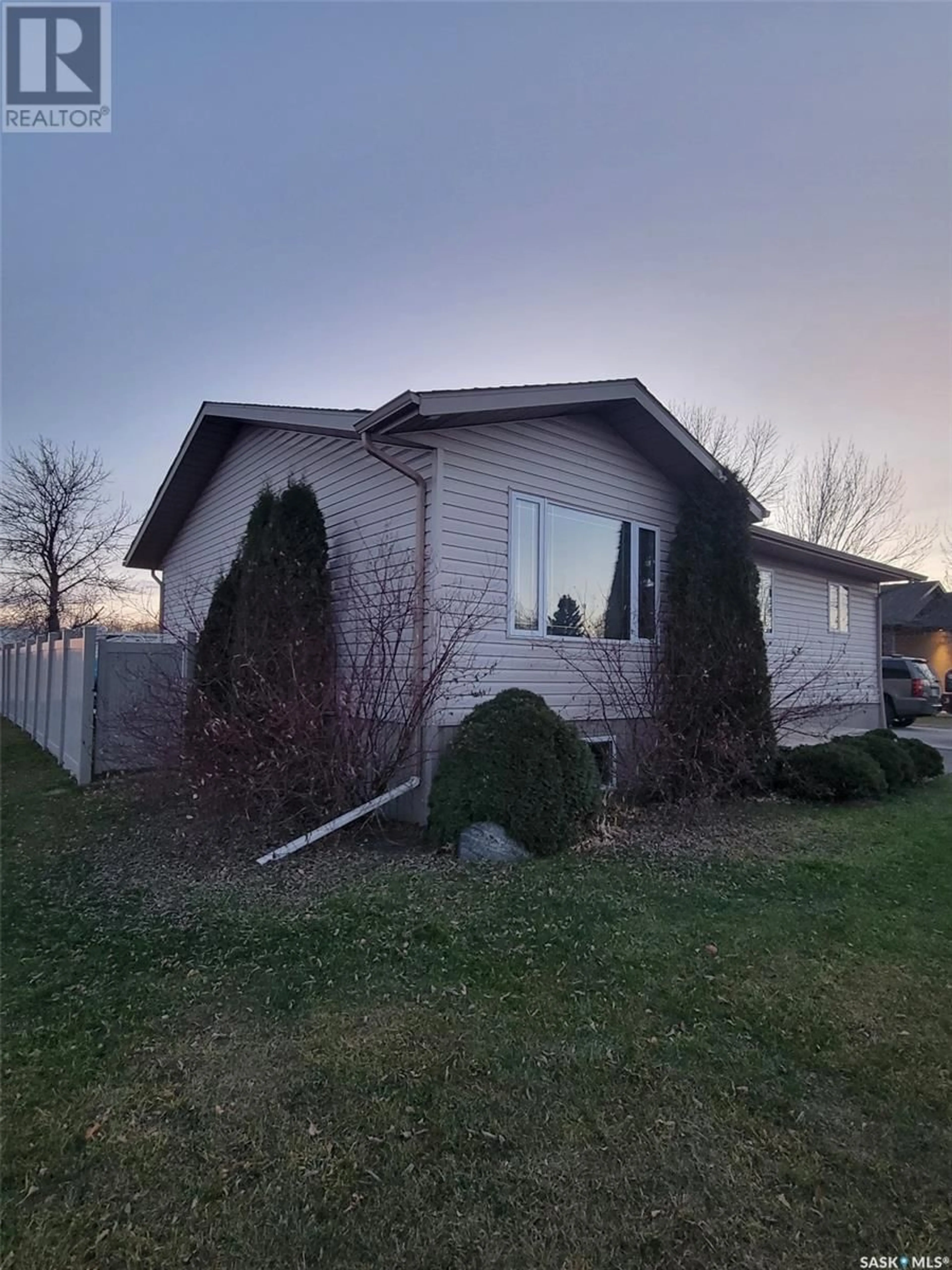 Frontside or backside of a home, cottage for 525 Carlyle AVENUE, Carlyle Saskatchewan S0C0R0