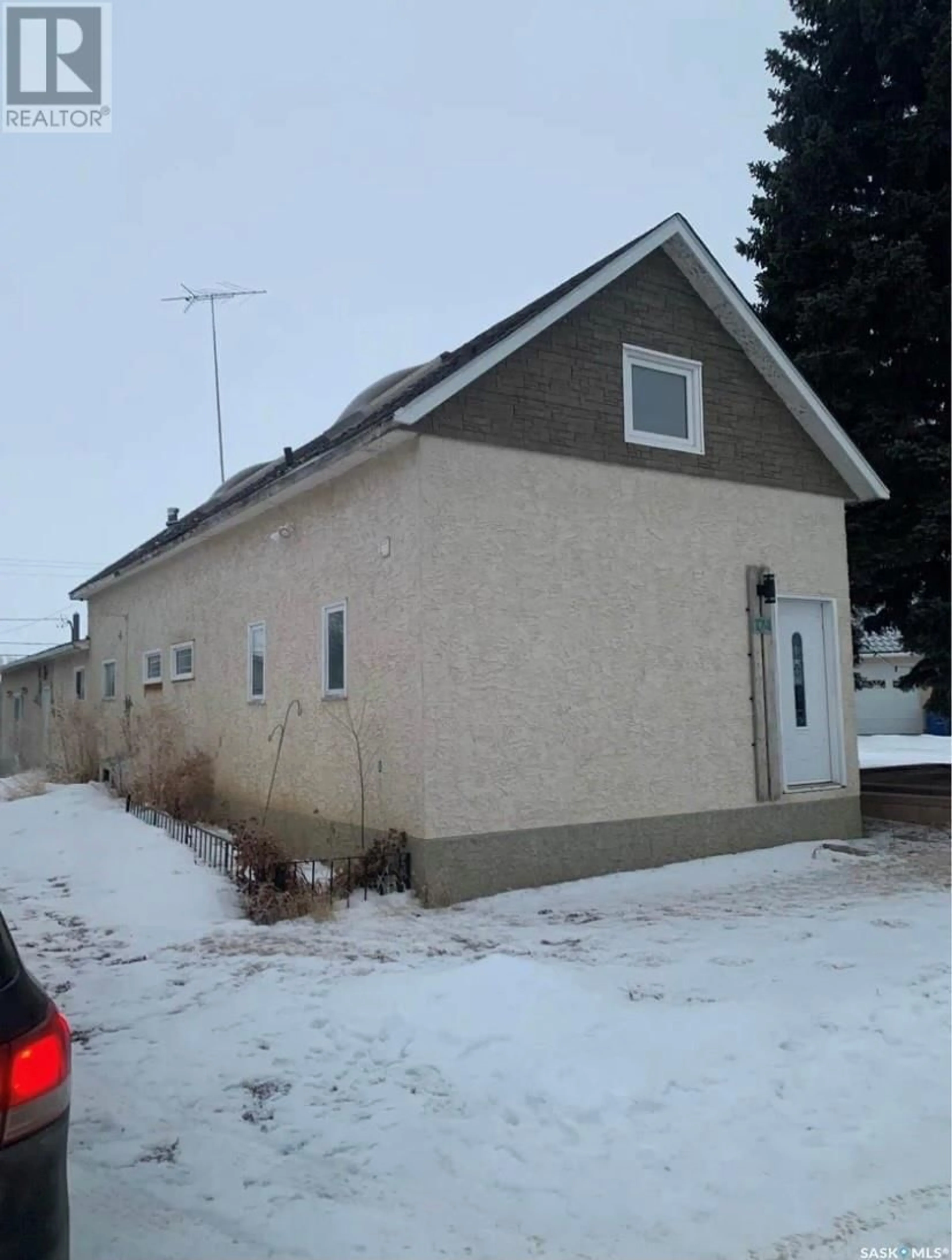 Frontside or backside of a home, the front or back of building for 124 1st AVENUE E, Gravelbourg Saskatchewan S0H1X0